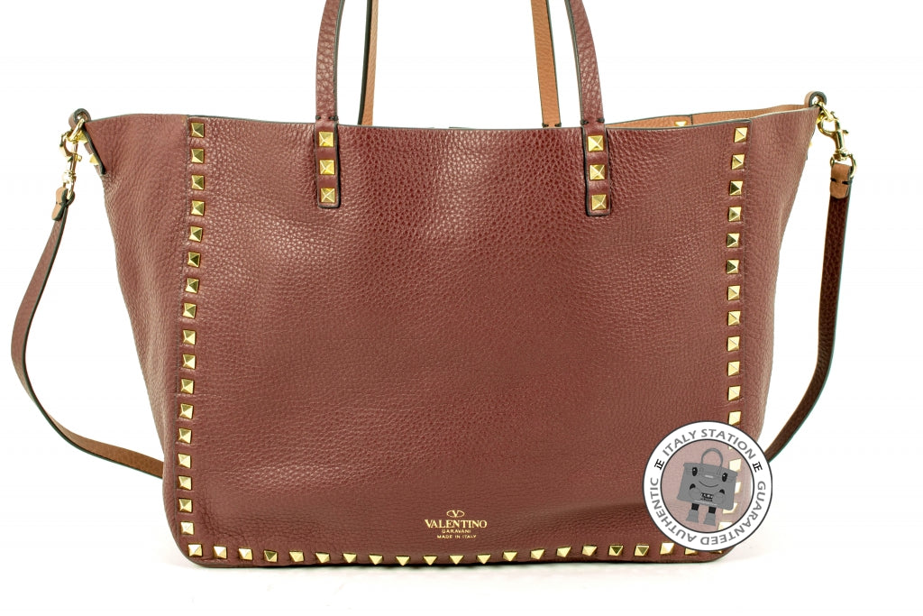 VALENTINO Valentino HWB00626 AVSA01 Medium Rockstud Reversible Blush+r | Italystation.com - Shop Now at italystation.com
