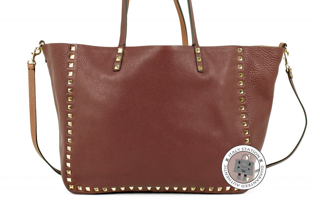 VALENTINO Valentino HWB00626 AVSA01 Medium Rockstud Reversible Blush+r | Italystation.com - Shop Now at italystation.com