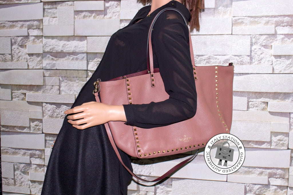 VALENTINO Valentino HWB00626 AVSA01 Medium Rockstud Reversible Blush+r | Italystation.com - Shop Now at italystation.com