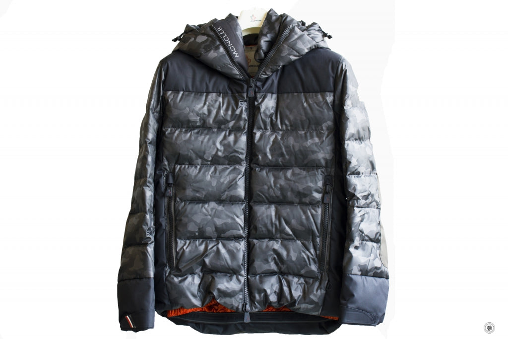 MONCLER Moncler 41853-57623 Kander Nylon Camo Down Jacket Green Camo / | Italystation.com - Shop Now at italystation.com