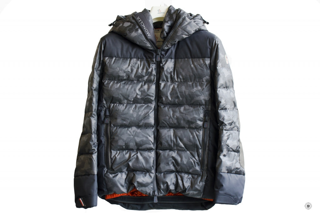 MONCLER Moncler 41853-57623 Kander Nylon Camo Down Jacket Green Camo / | Italystation.com - Shop Now at italystation.com