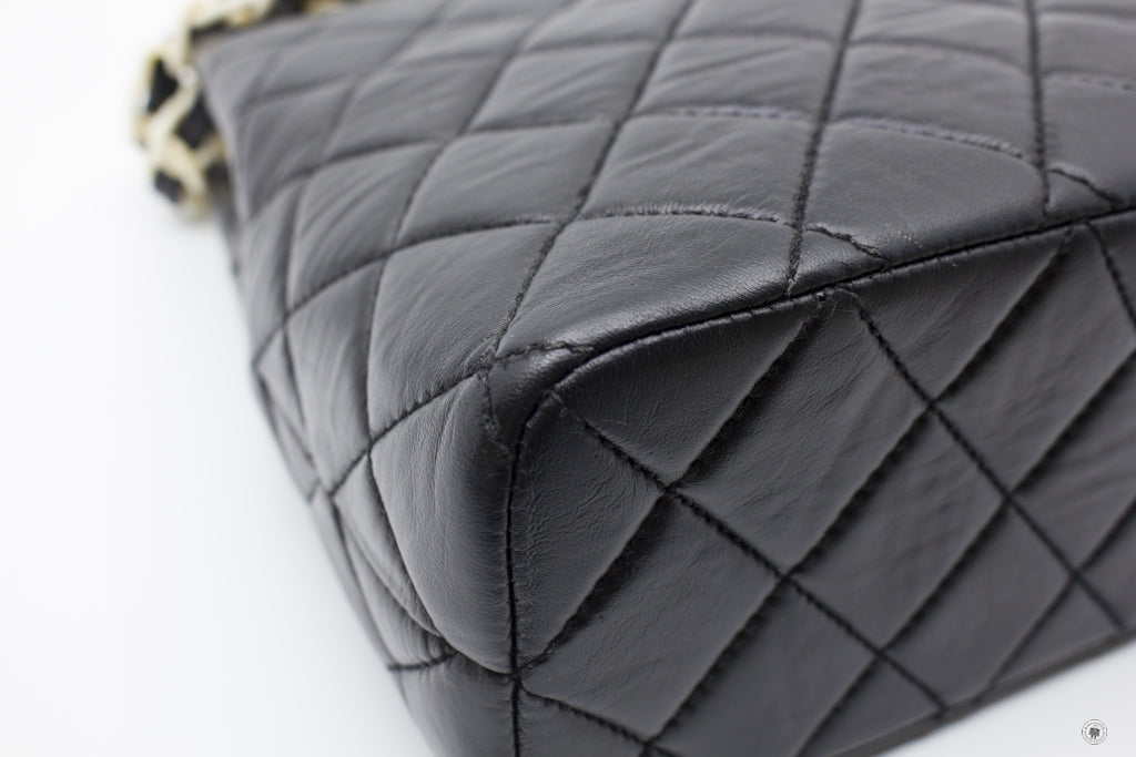 CHANEL Chanel Vintage With Resin Woven Chain And Lock Black Lambskin T | Italystation.com - Shop Now at italystation.com