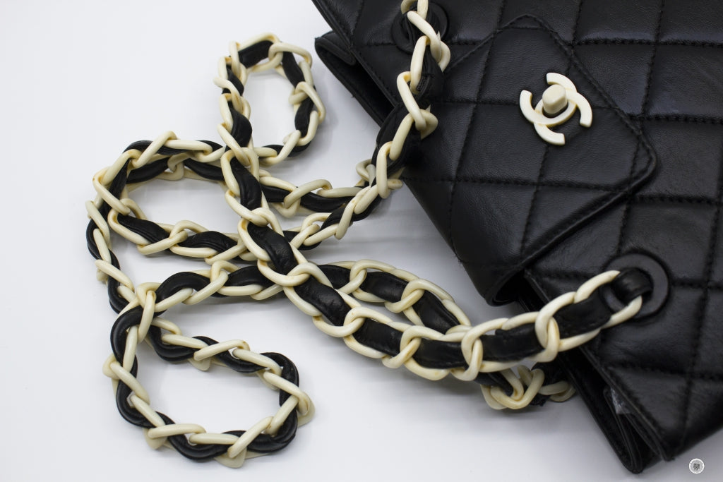 CHANEL Chanel Vintage With Resin Woven Chain And Lock Black Lambskin T | Italystation.com - Shop Now at italystation.com