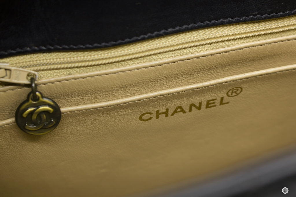 CHANEL Chanel Vintage With Resin Woven Chain And Lock Black Lambskin T | Italystation.com - Shop Now at italystation.com