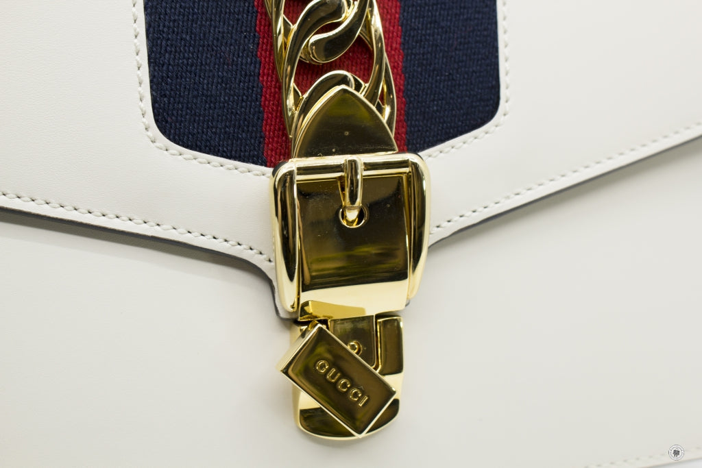 GUCCI Gucci 421882CVLEG Sylvie White / 8605 Leather Small Shoulder Bag | Italystation.com - Shop Now at italystation.com