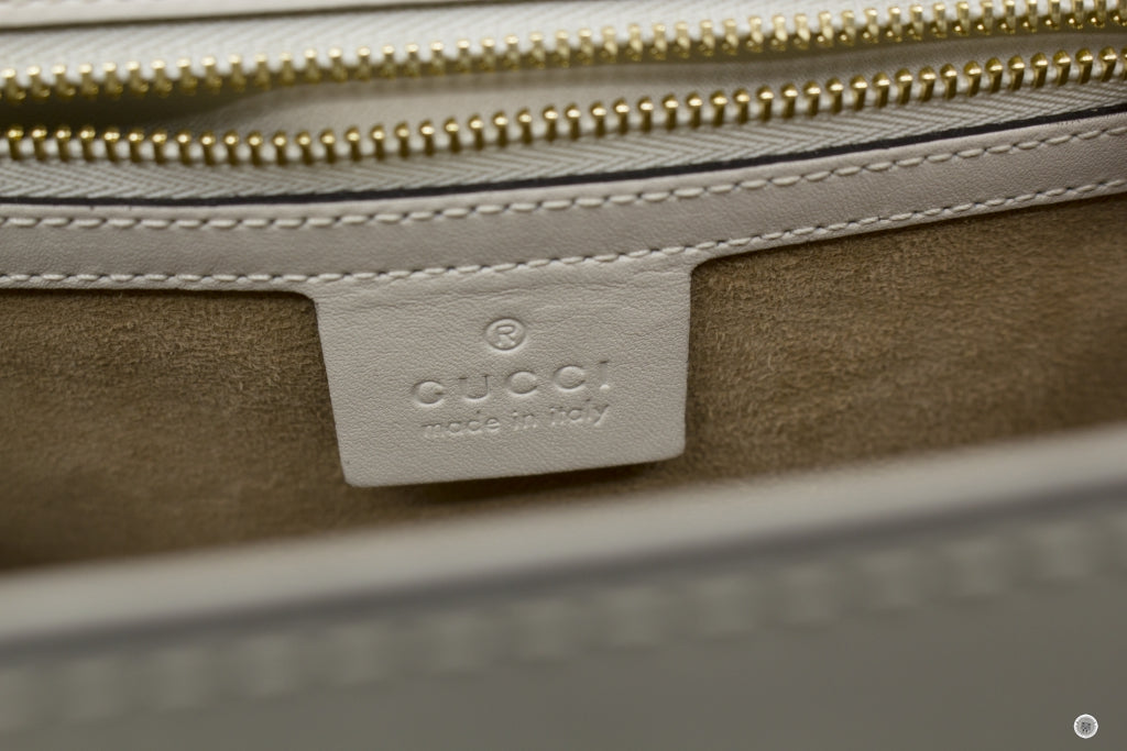 GUCCI Gucci 421882CVLEG Sylvie White / 8605 Leather Small Shoulder Bag | Italystation.com - Shop Now at italystation.com