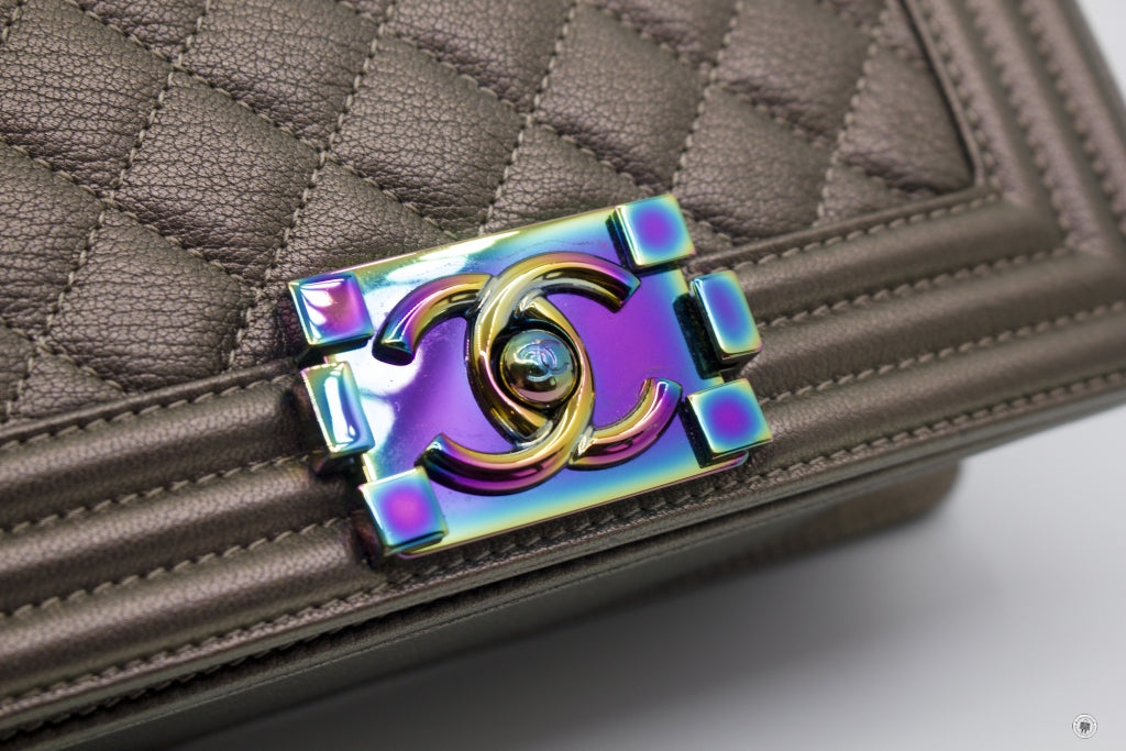 CHANEL Chanel A67085 Y60313 Boy Iridescent  Bronze / 2B041 Calfskin Sm | Italystation.com - Shop Now at italystation.com