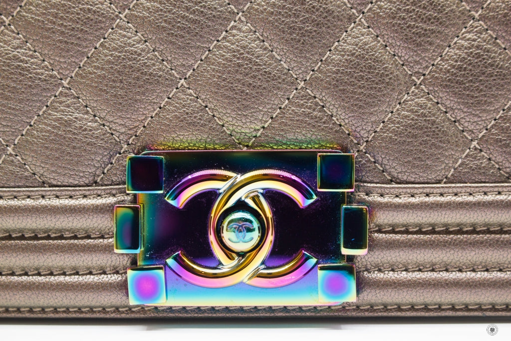 CHANEL Chanel A67085 Y60313 Boy Iridescent  Bronze / 2B041 Calfskin Sm | Italystation.com - Shop Now at italystation.com