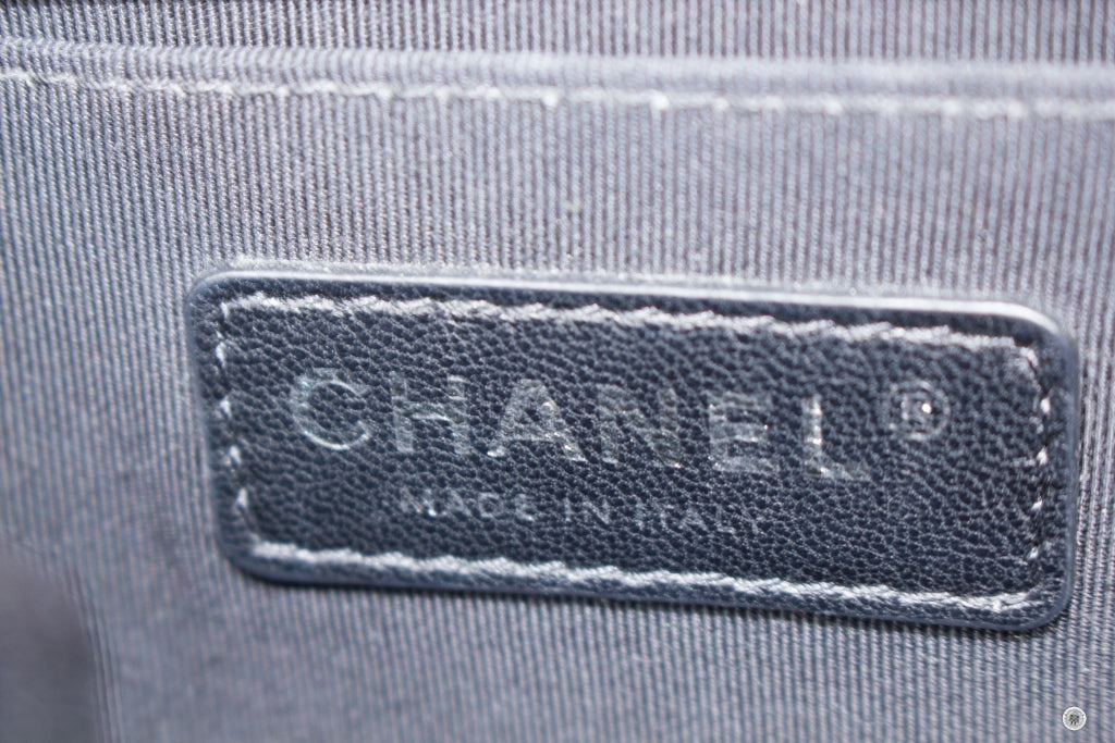 CHANEL Chanel A67085 Y60313 Boy Iridescent  Bronze / 2B041 Calfskin Sm | Italystation.com - Shop Now at italystation.com