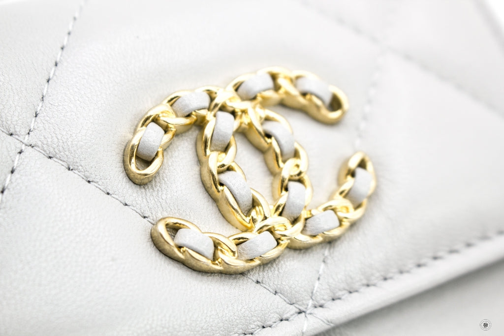 CHANEL Chanel AP1787B04852 19 Flap Coin Purse With Two Tones Gold And  | Italystation.com - Shop Now at italystation.com