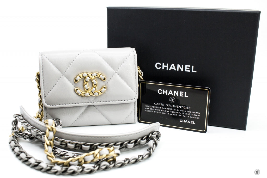 CHANEL Chanel AP1787B04852 19 Flap Coin Purse With Two Tones Gold And  | Italystation.com - Shop Now at italystation.com