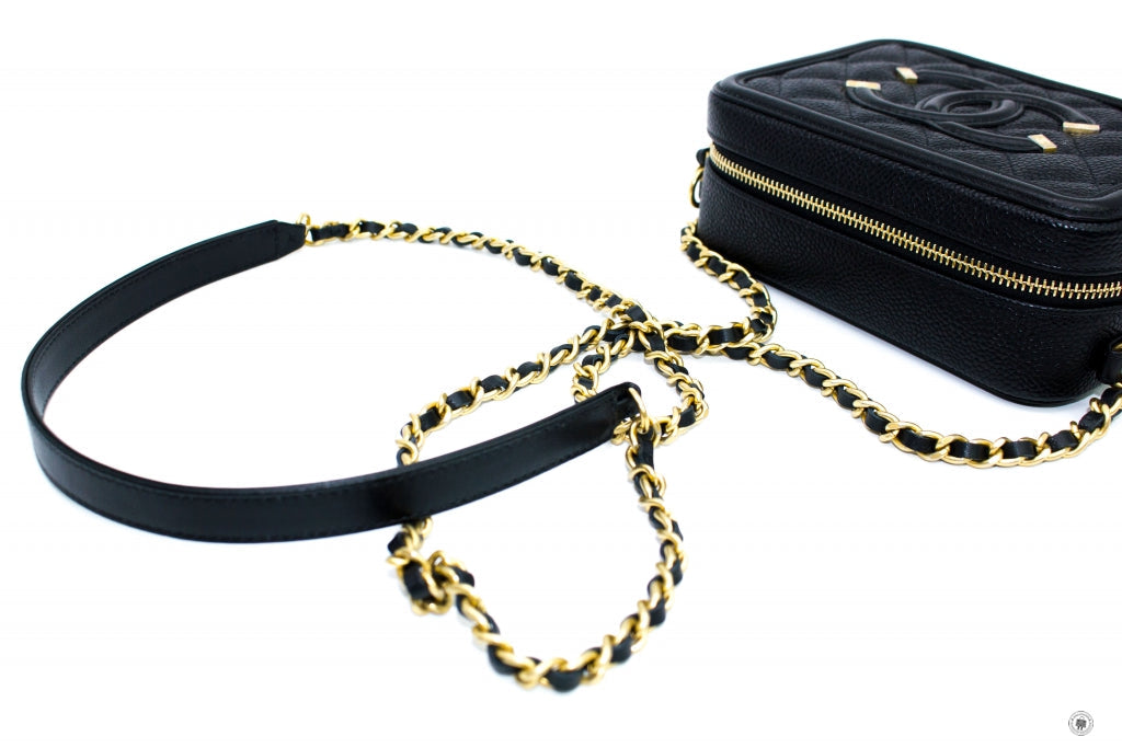 CHANEL Chanel A84452 Y06542 CC Filigree Vanity Clutch With Chain Black | Italystation.com - Shop Now at italystation.com