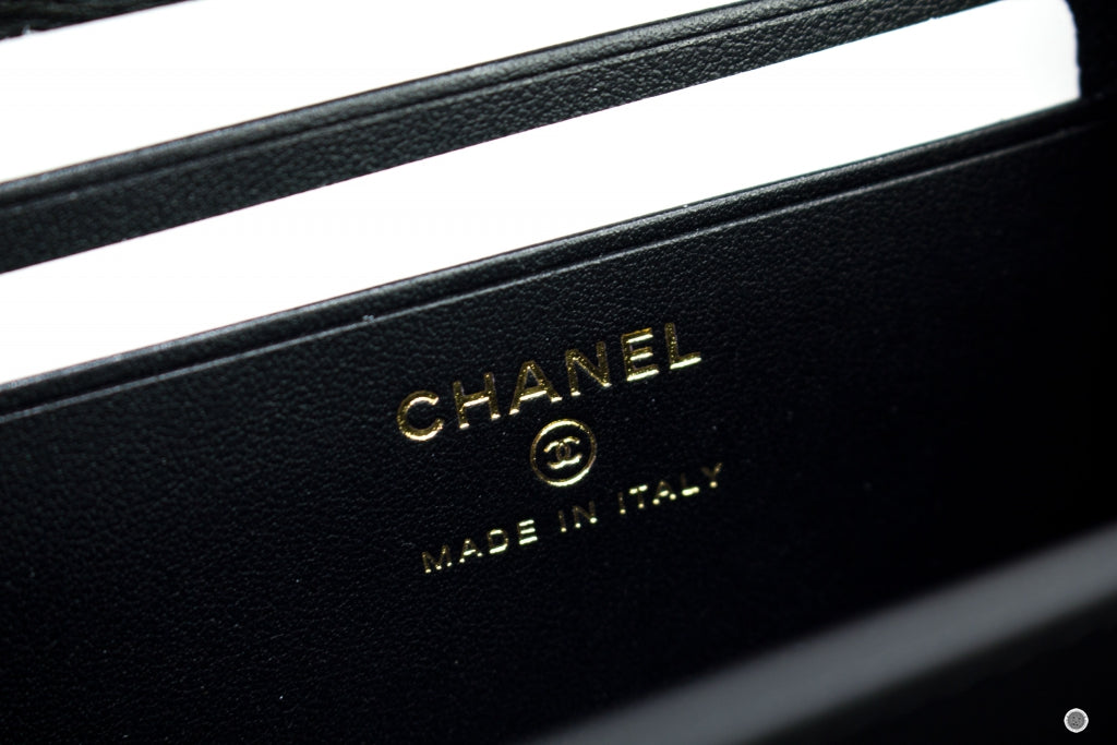 CHANEL Chanel A84452 Y06542 CC Filigree Vanity Clutch With Chain Black | Italystation.com - Shop Now at italystation.com