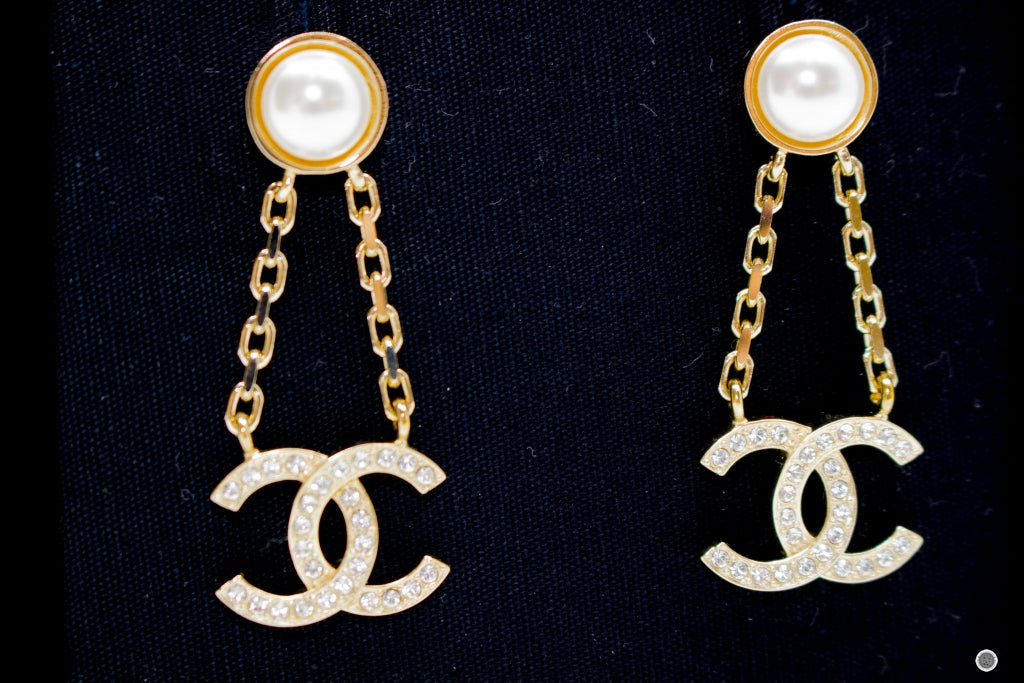 CHANEL Chanel Pearl With CC Logo Gold Metal Earrings | Italystation.com - Shop Now at italystation.com
