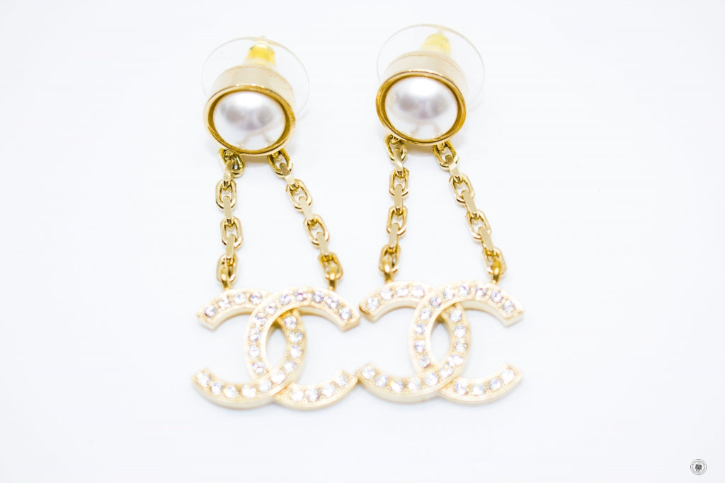 CHANEL Chanel Pearl With CC Logo Gold Metal Earrings | Italystation.com - Shop Now at italystation.com