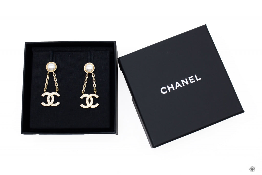 CHANEL Chanel Pearl With CC Logo Gold Metal Earrings | Italystation.com - Shop Now at italystation.com