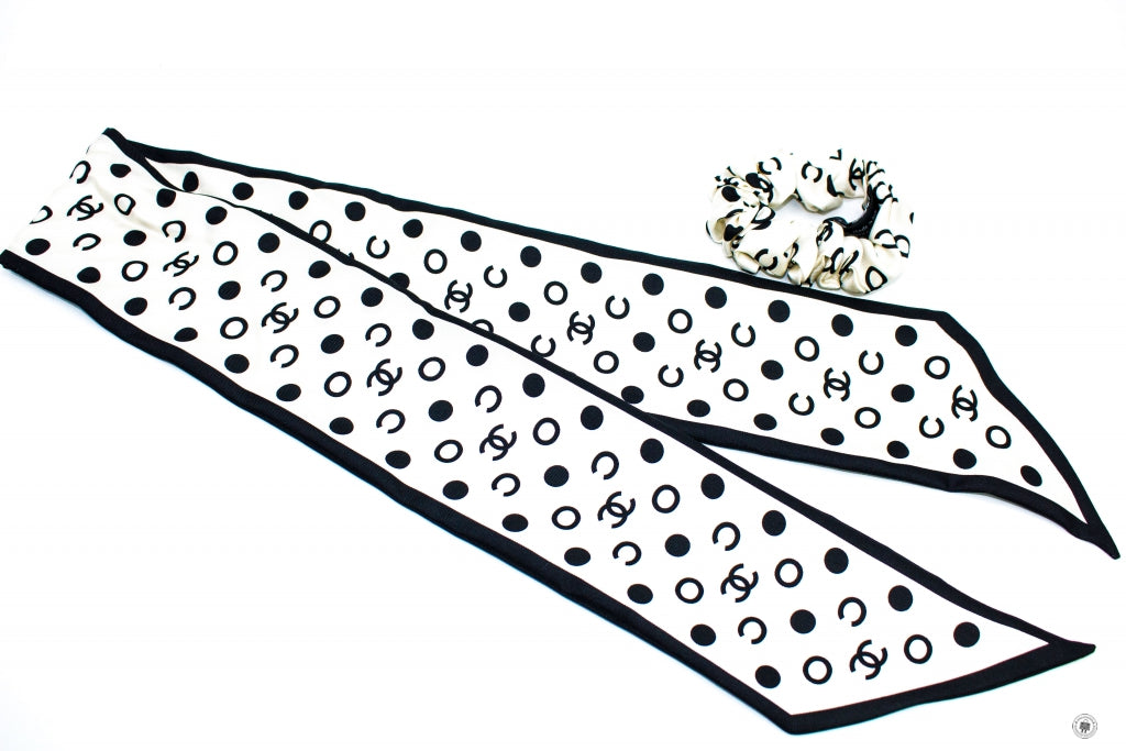 CHANEL Chanel AA7533B0560510800 Hair Accessories Ivory/black Fabric Ot | Italystation.com - Shop Now at italystation.com