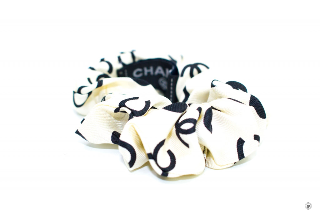CHANEL Chanel AA7533B0560510800 Hair Accessories Ivory/black Fabric Ot | Italystation.com - Shop Now at italystation.com