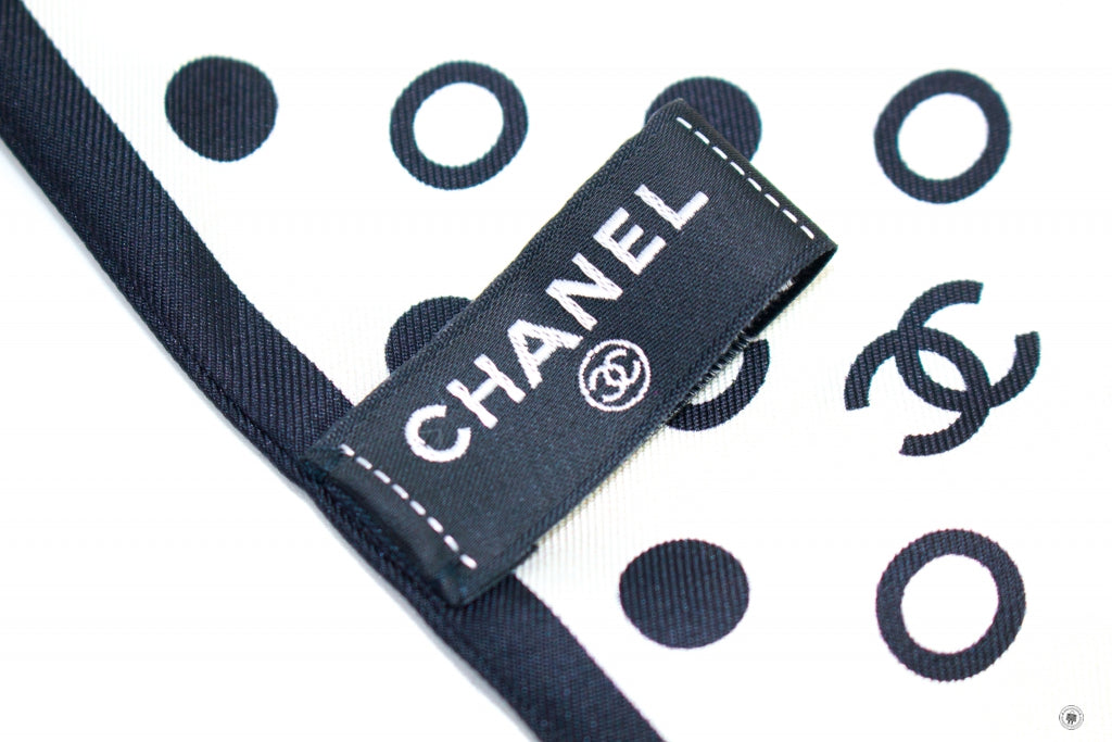CHANEL Chanel AA7533B0560510800 Hair Accessories Ivory/black Fabric Ot | Italystation.com - Shop Now at italystation.com