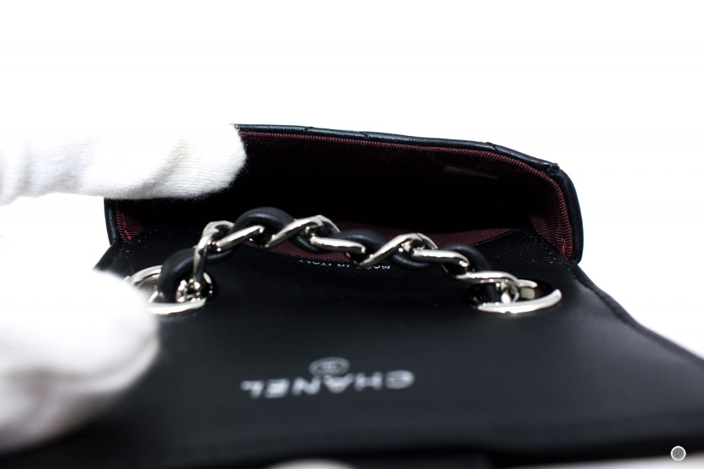 CHANEL Chanel AP2305B07199 Classic Belt Bag Black / 94305 Calfskin Sho | Italystation.com - Shop Now at italystation.com