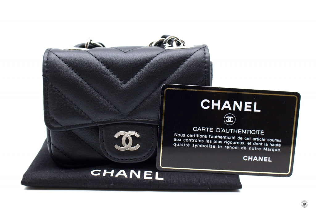 CHANEL Chanel AP2305B07199 Classic Belt Bag Black / 94305 Calfskin Sho | Italystation.com - Shop Now at italystation.com