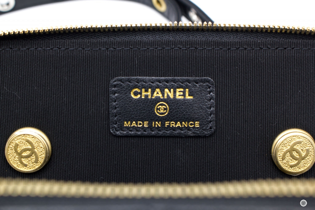 CHANEL Chanel AP2550B07242 Vanity With Gold And Silver Chain Black / 9 | Italystation.com - Shop Now at italystation.com