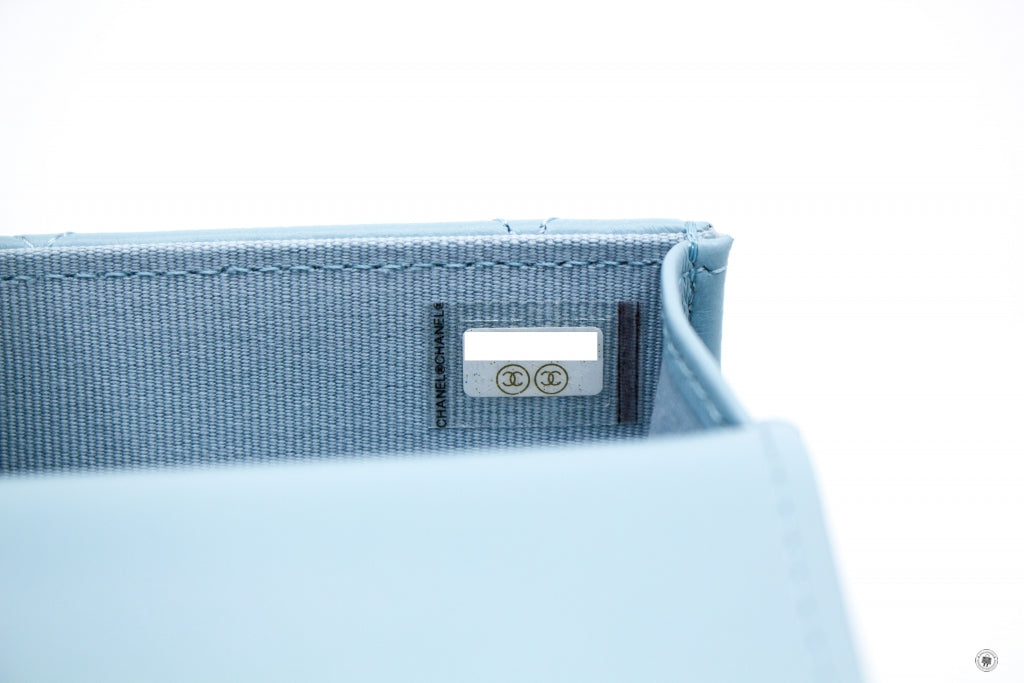 CHANEL Chanel AP2637B07570 Belt Bag With CC Enamel Logo Baby Blue / NG | Italystation.com - Shop Now at italystation.com