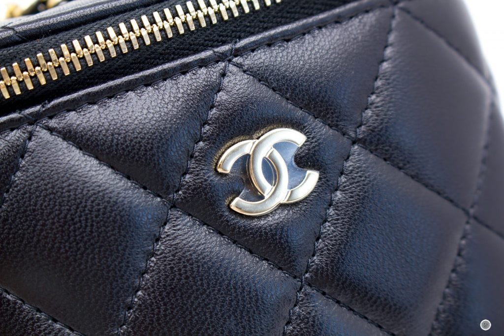 CHANEL Chanel AP1340Y04059 Small Vanity Case  Black / C3906 Lambskin S | Italystation.com - Shop Now at italystation.com