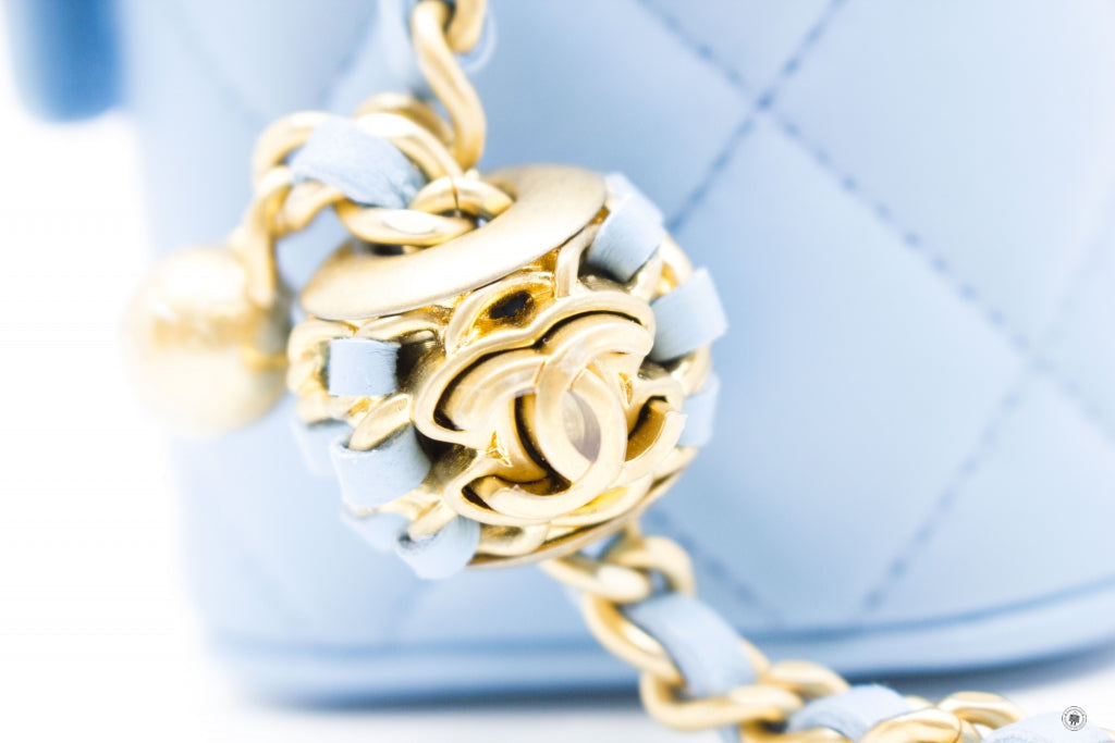 CHANEL Chanel AP1447B08034 Small Vanity With Chain Crush Light Blue /  | Italystation.com - Shop Now at italystation.com