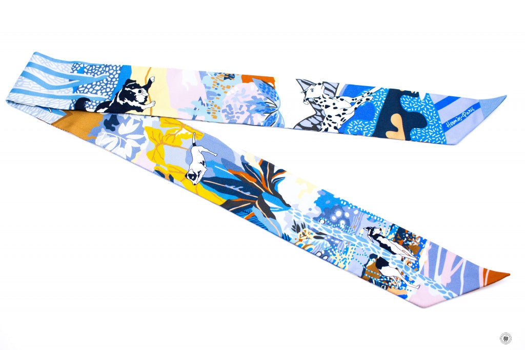 HERMES Hermes 063911S EN Liberte Bd/bleu/rose/brun / 04 Silk Twilly | Italystation.com - Shop Now at italystation.com