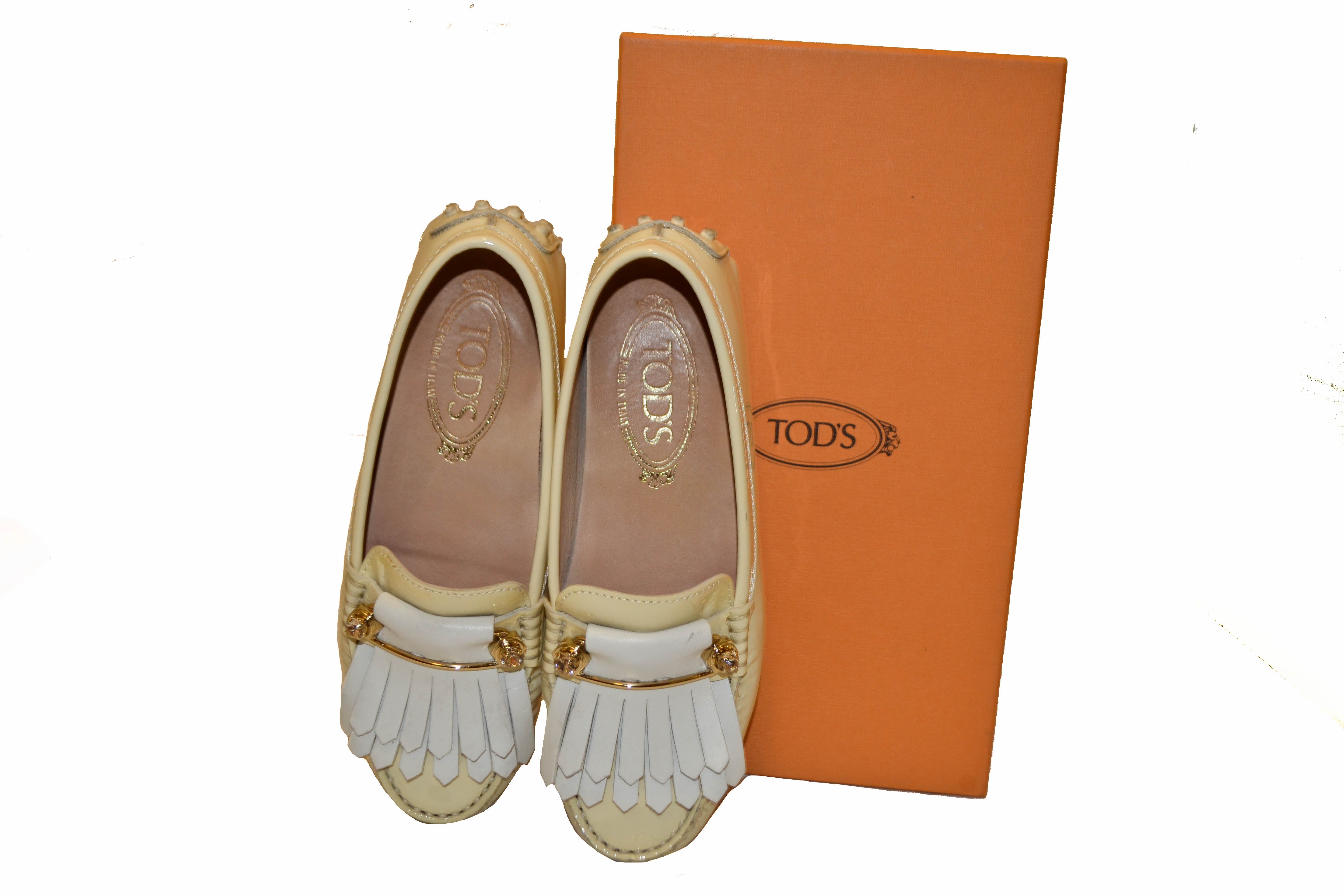Authentic Tod's Beige Gommino Pin Patent Leather Driving Shoes Size 35