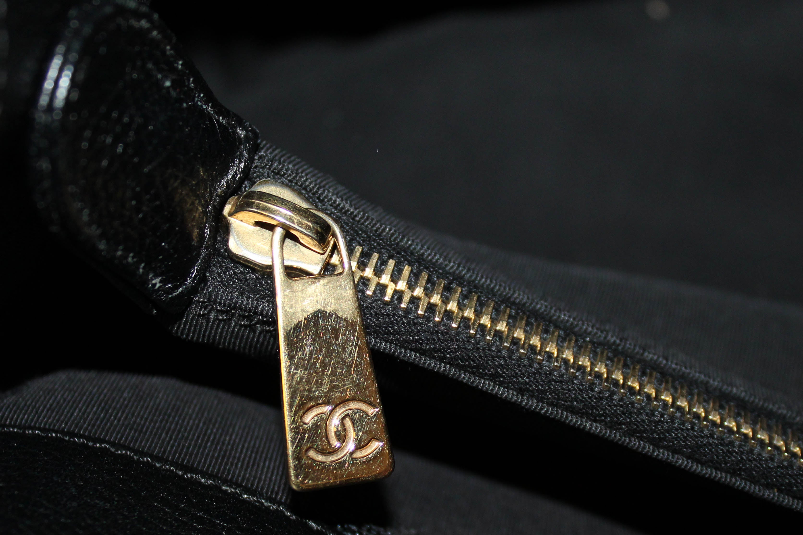 Authentic Chanel Black Caviar Leather Cerf Tote Shoulder Bag – Paris  Station Shop