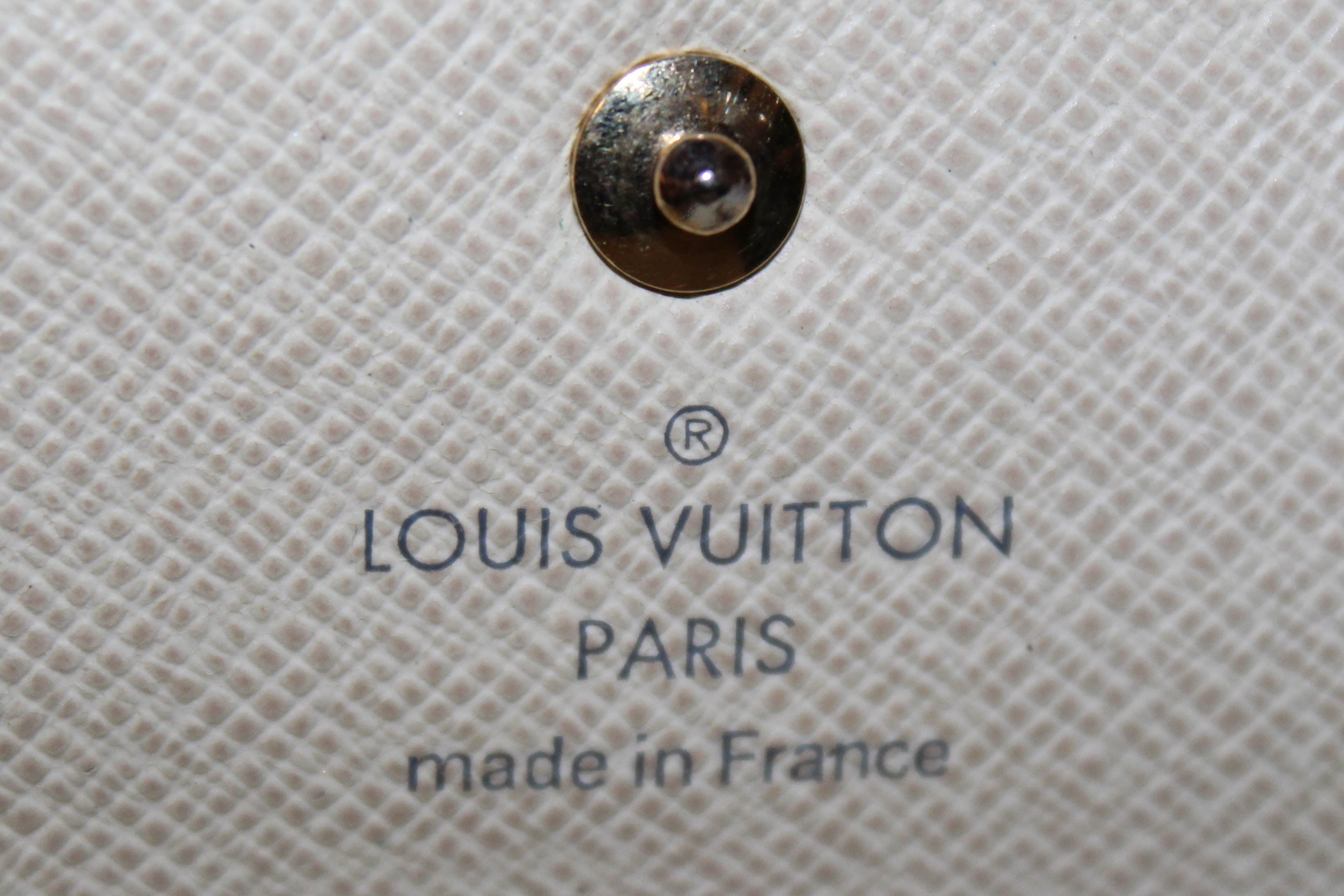 Authentic LOUIS VUITTON Key Holder White Damier Azur 4 Key 