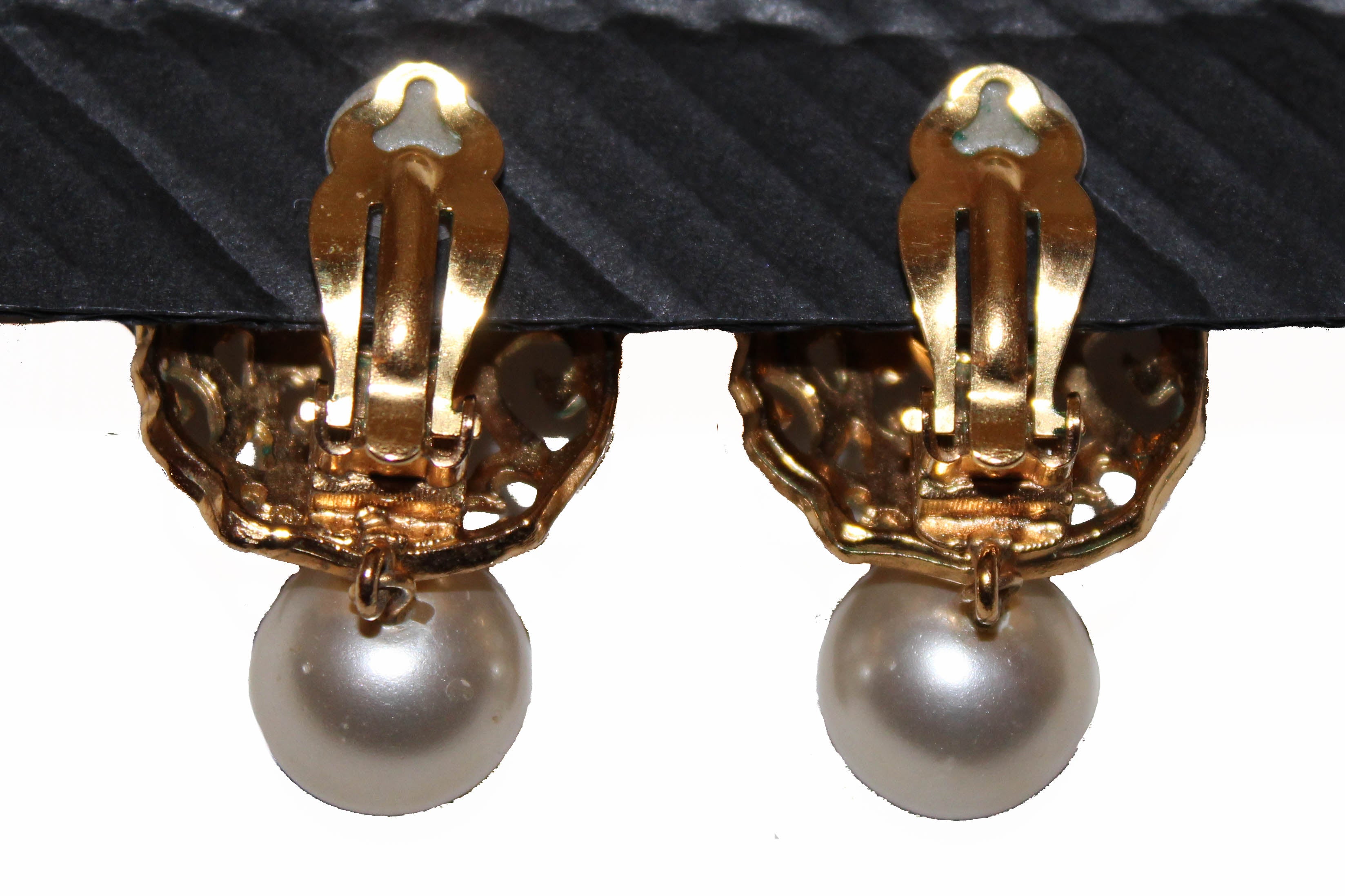 Authentic Chanel Vintage CC Gold Plated Pearl Drop Clip On Earrings