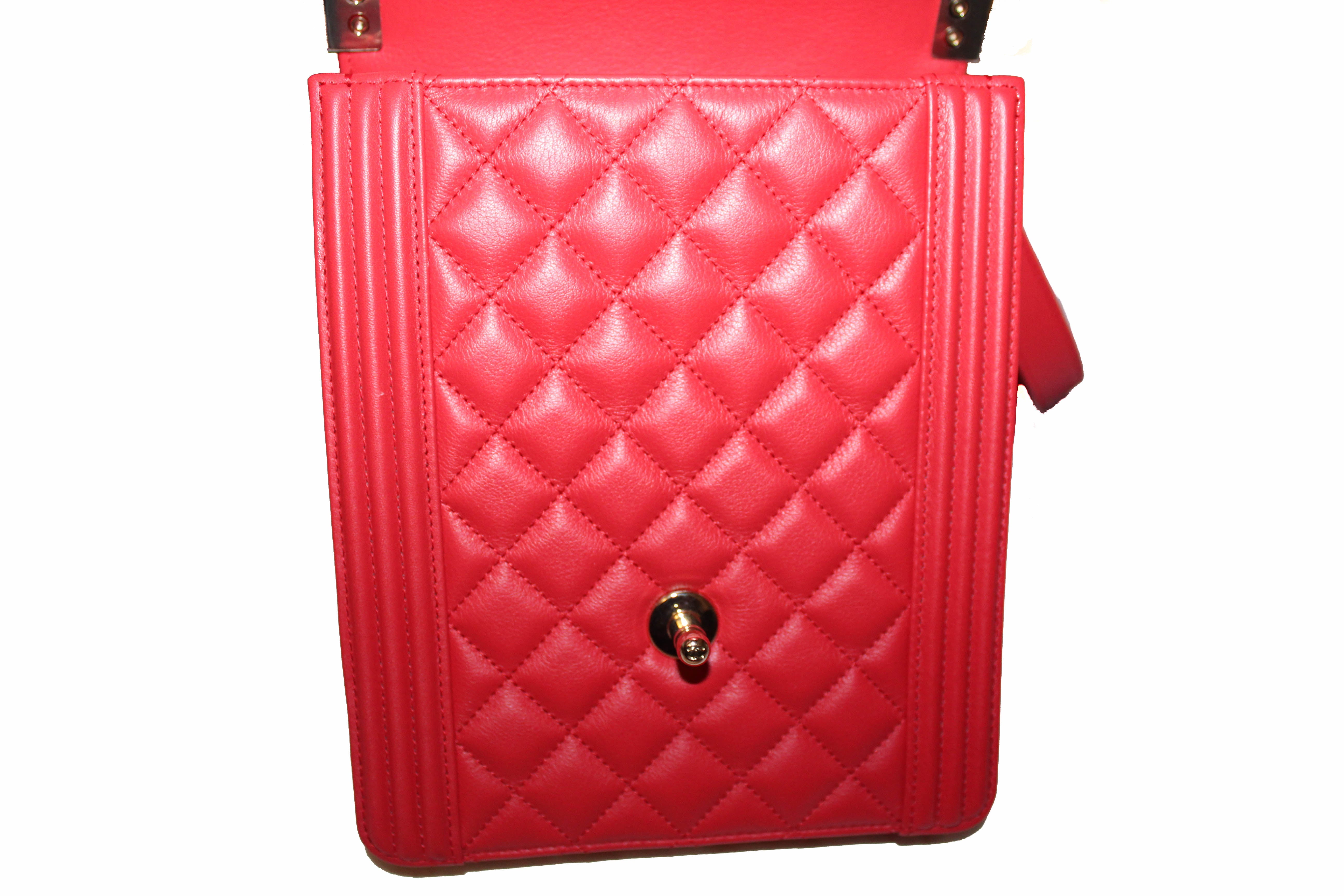  Chanel, Pre-Loved Red Quilted Calfskin Top Handle Boy Bag  Medium, Red : Luxury Stores