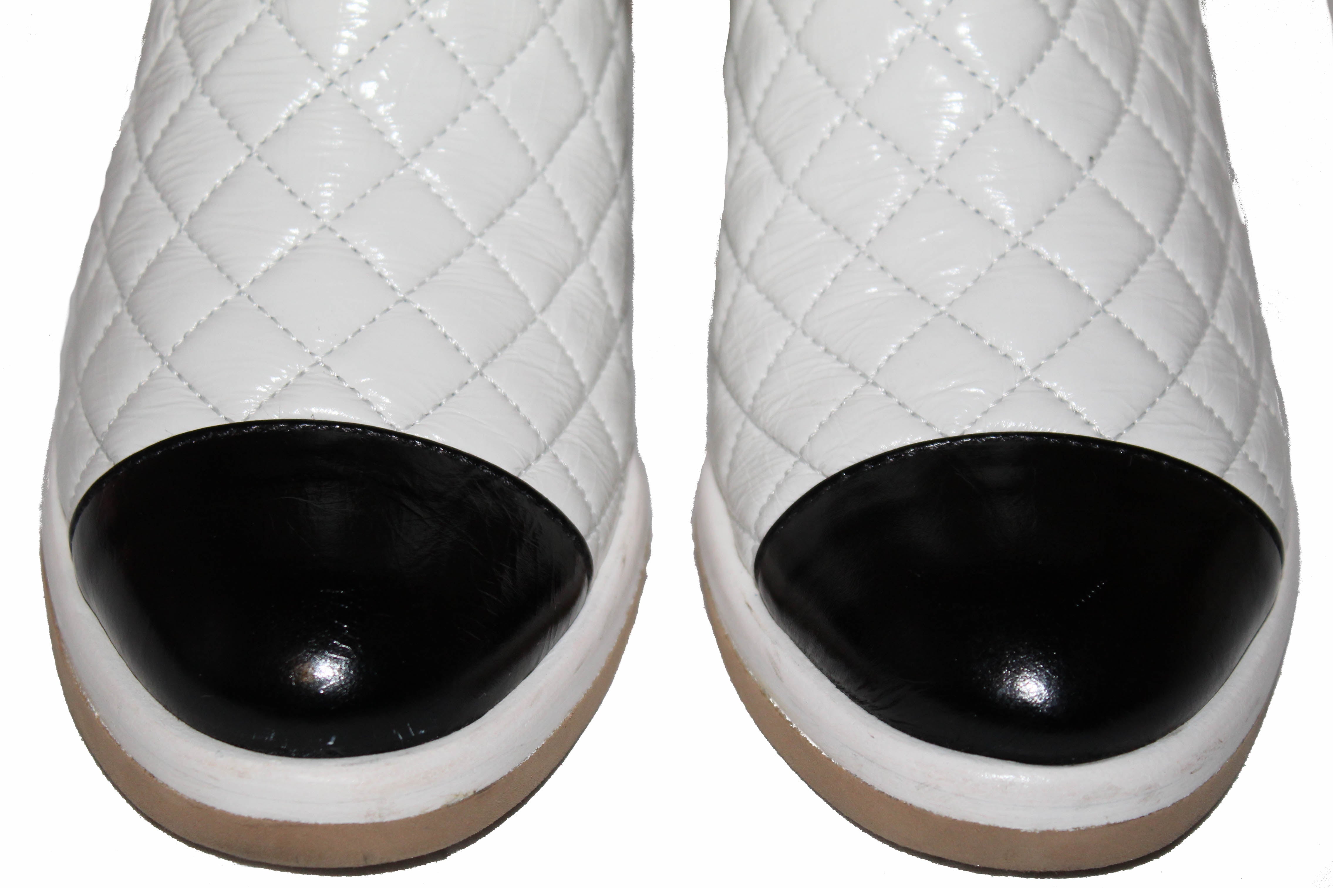 Chanel Perforated Woven Large Resin Interlocking C T-strap Wbox Black And  White Sandals. Get the …