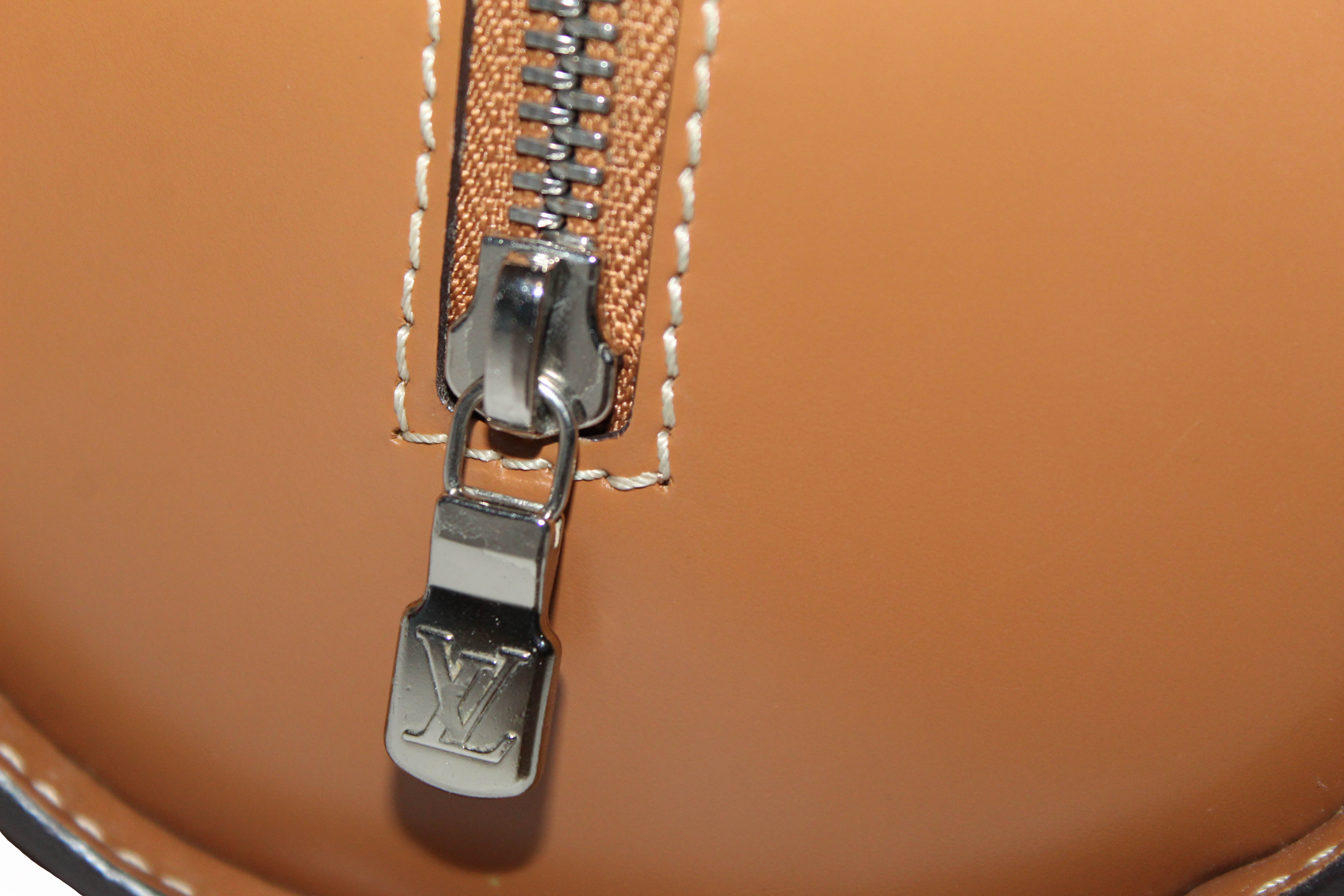 Authentic Louis Vuitton Brown Epi Leather Soufflot Handbag with Mini B –  Paris Station Shop