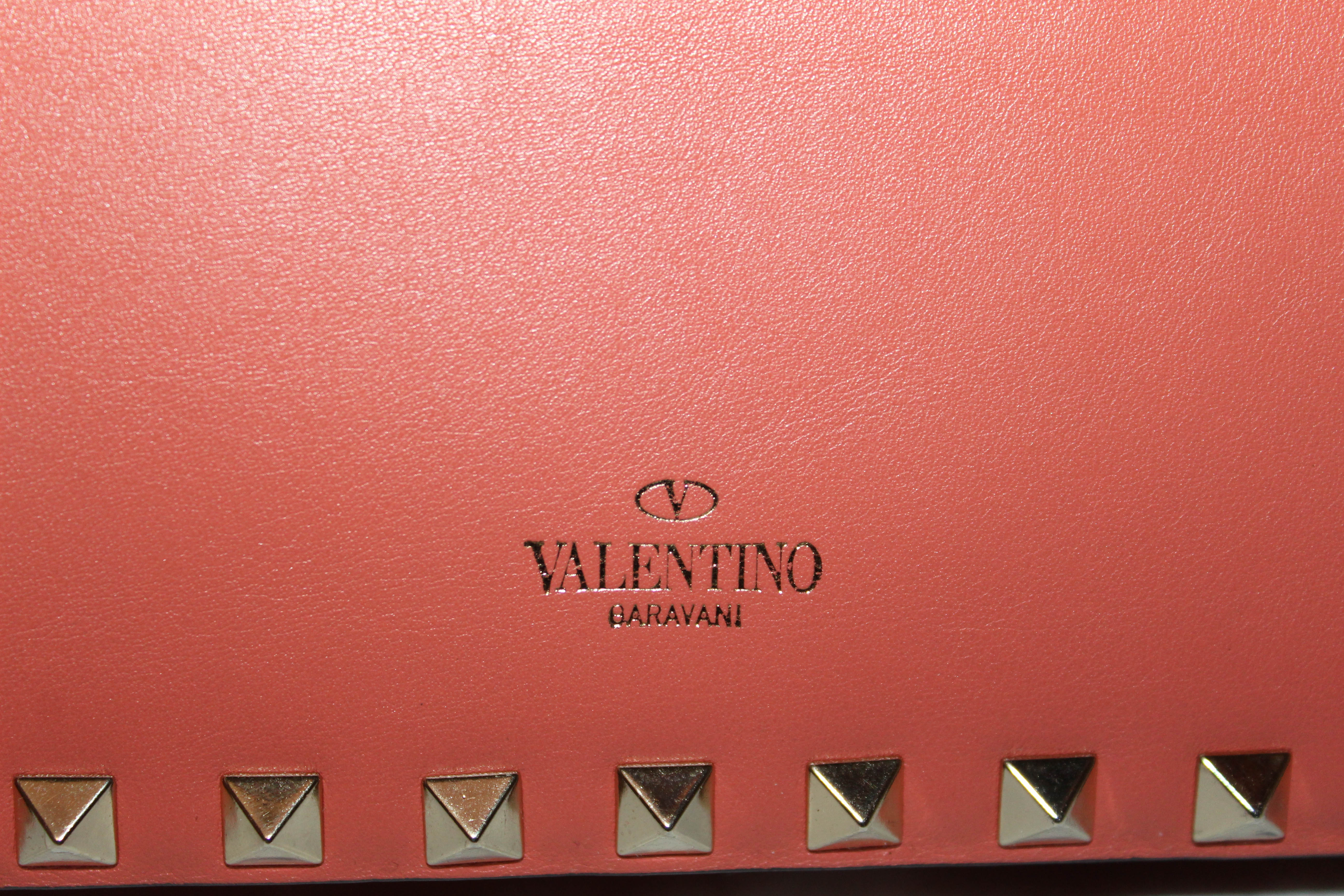 Authentic Valentino Garavani Coral Rockstud Calfskin Chain Pouch