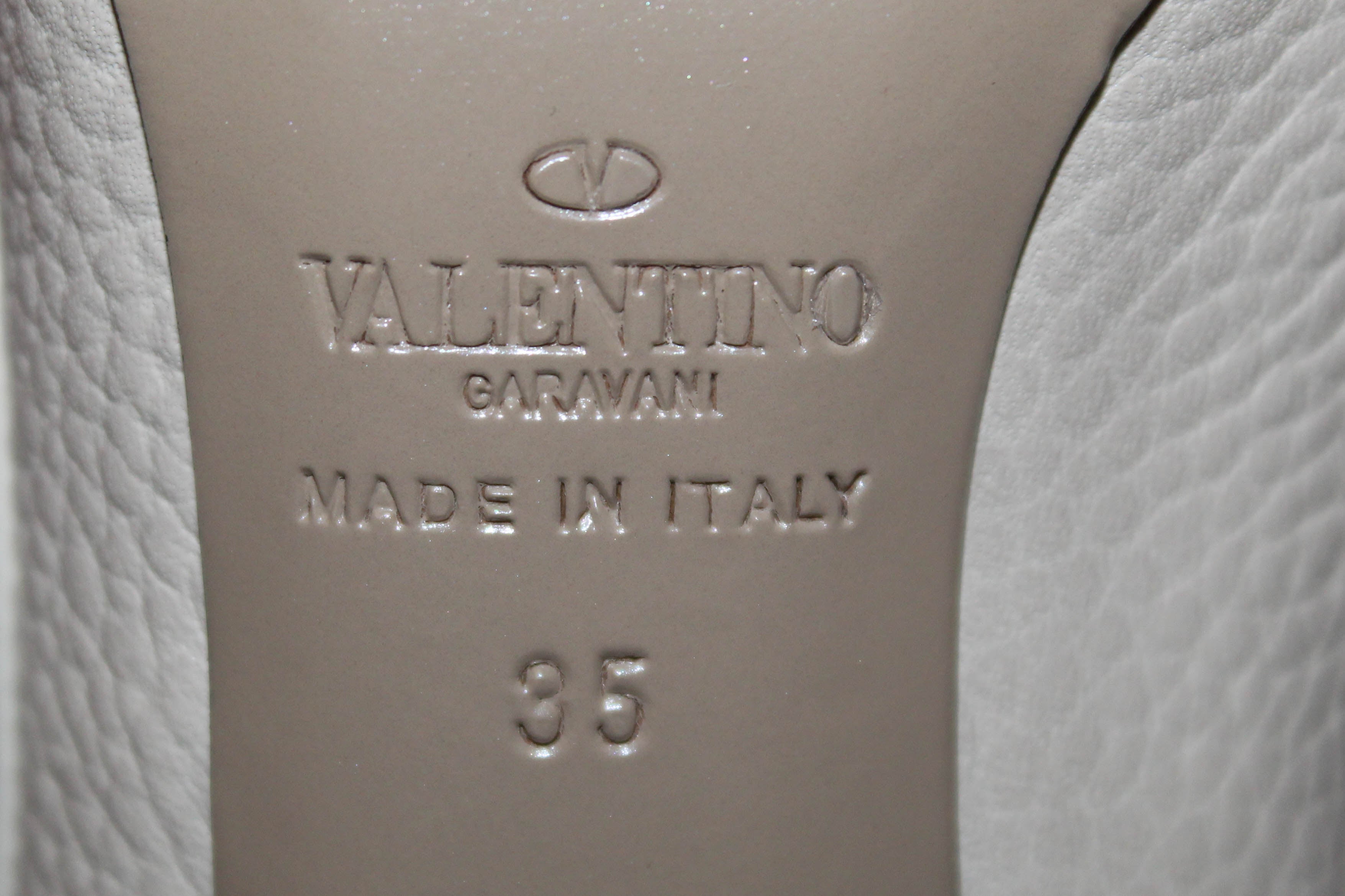 Authentic Valentino Garavani Ivory Pebbled Leather Pumps Size 35