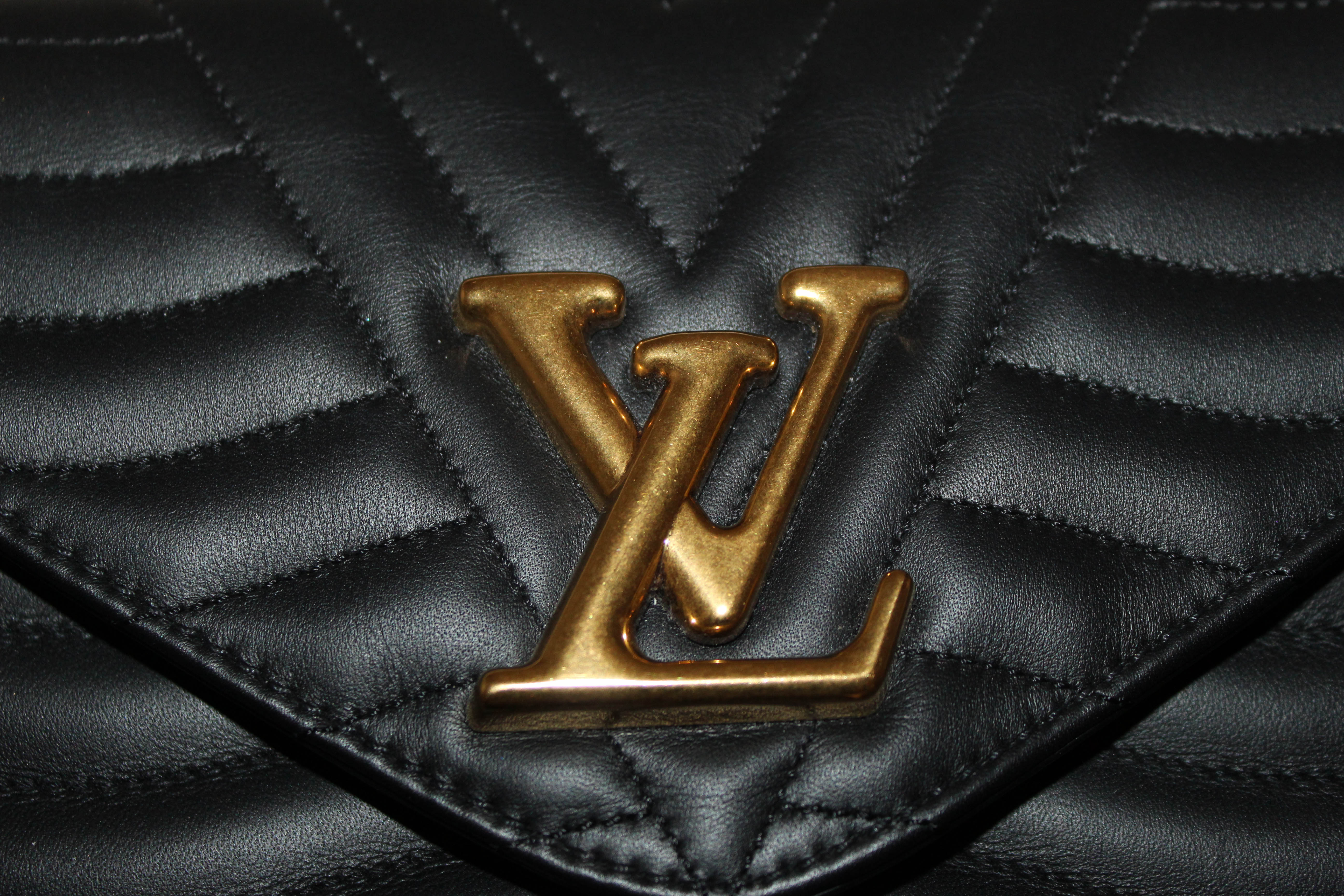 LOUIS VUITTON New Wave Chain MM Calfskin Leather Shoulder Bag Black