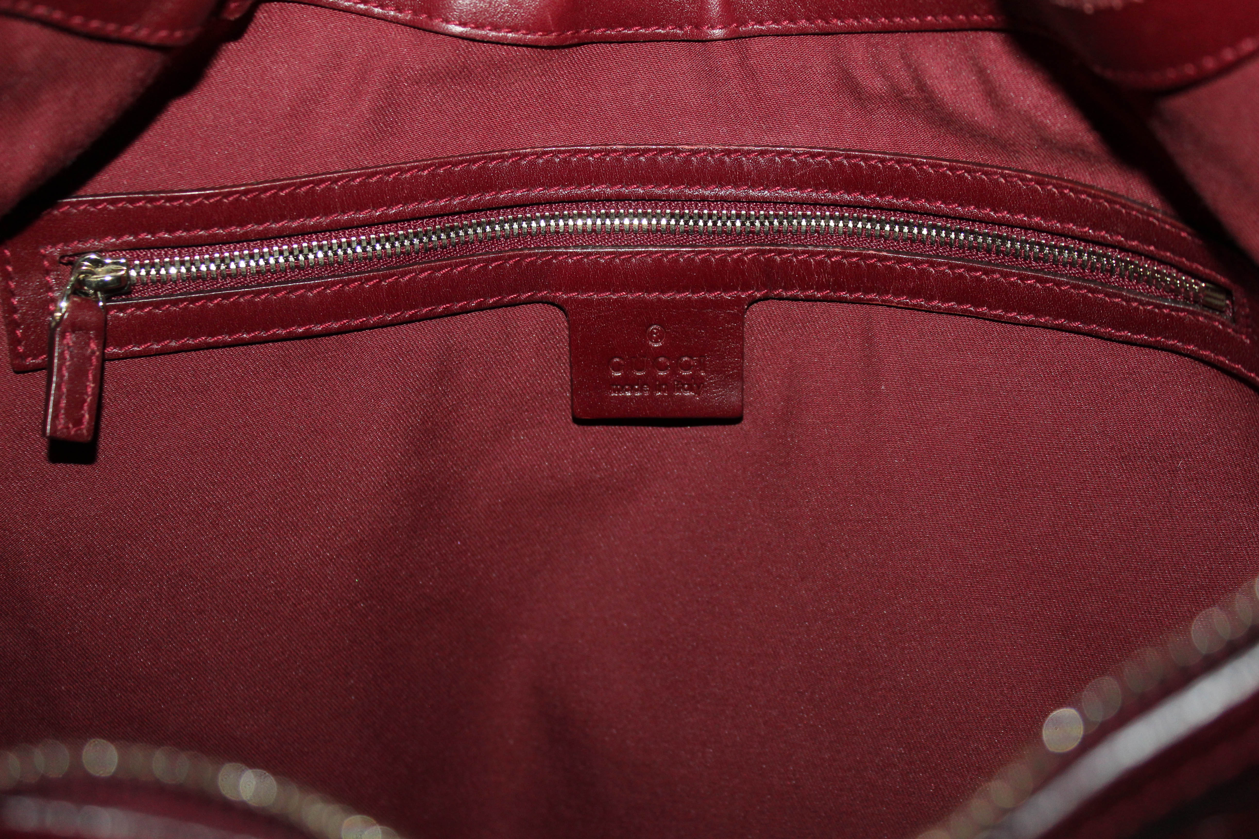 Authentic Gucci Burgundy Leather Horsebit Embossed Buckle Hobo Shoulder Bag 145764
