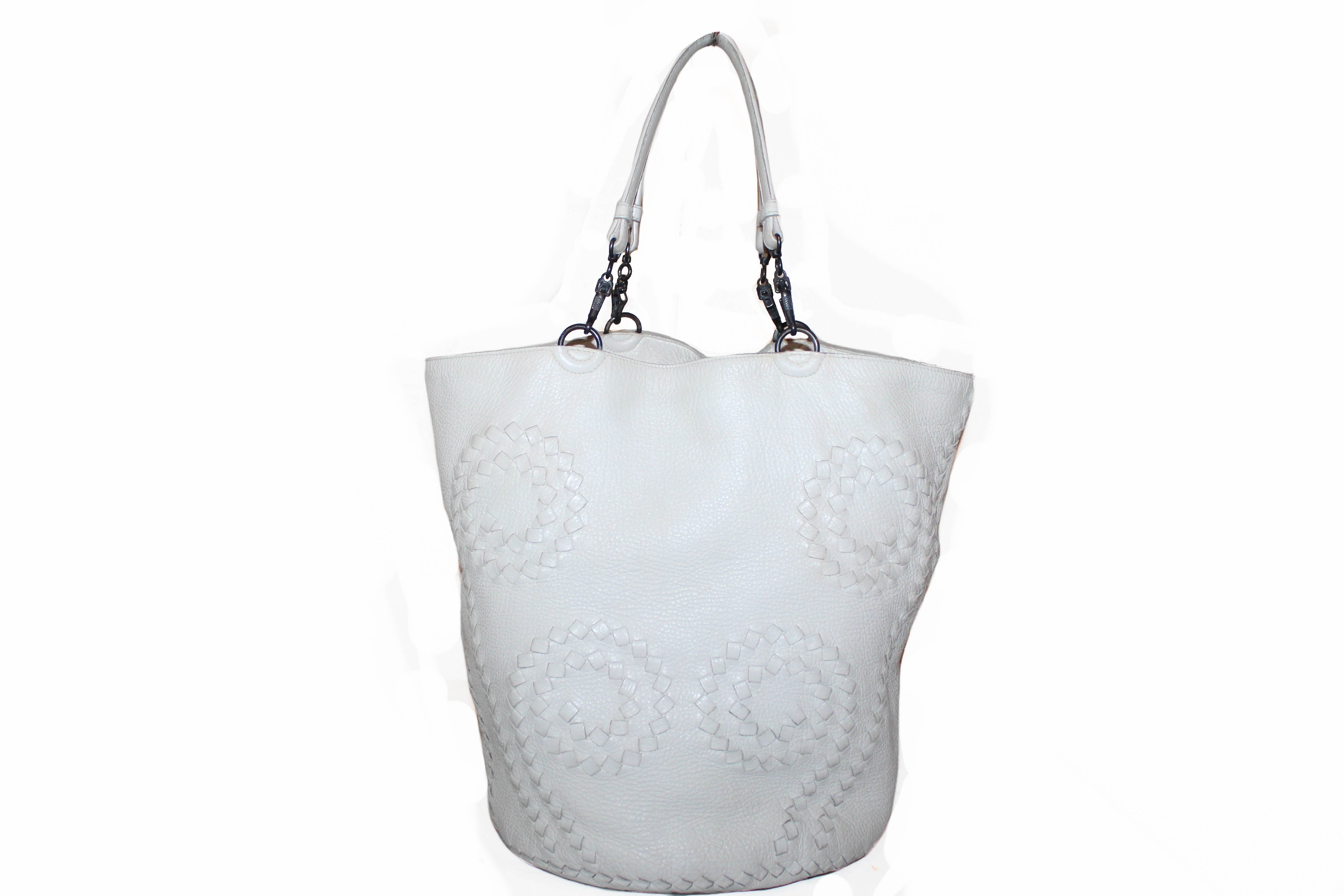 Authentic Bottega Veneta White Intrecciato Cervo Leather Bucket Tote Bag