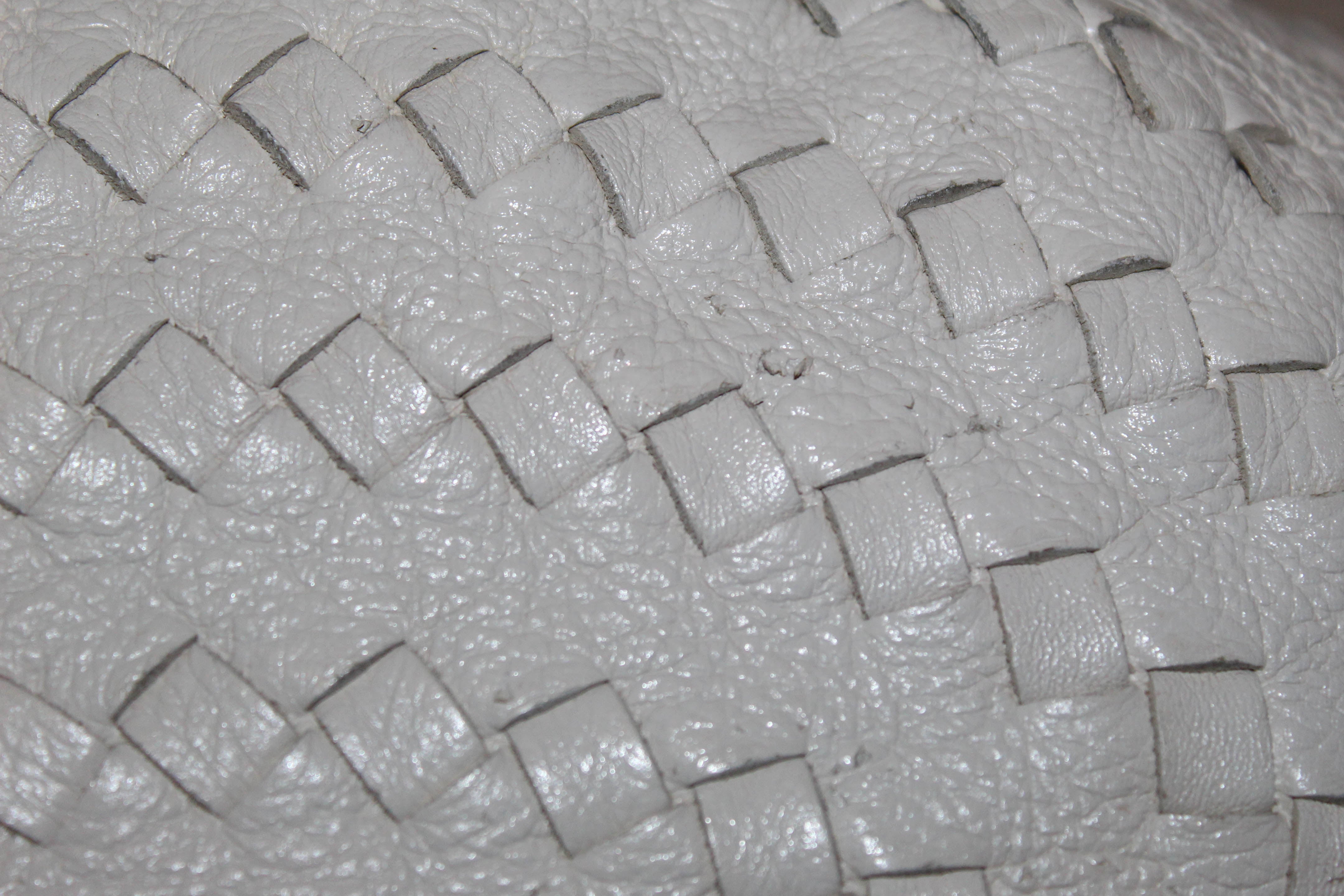 Authentic Bottega Veneta White Intrecciato Cervo Leather Bucket Tote Bag