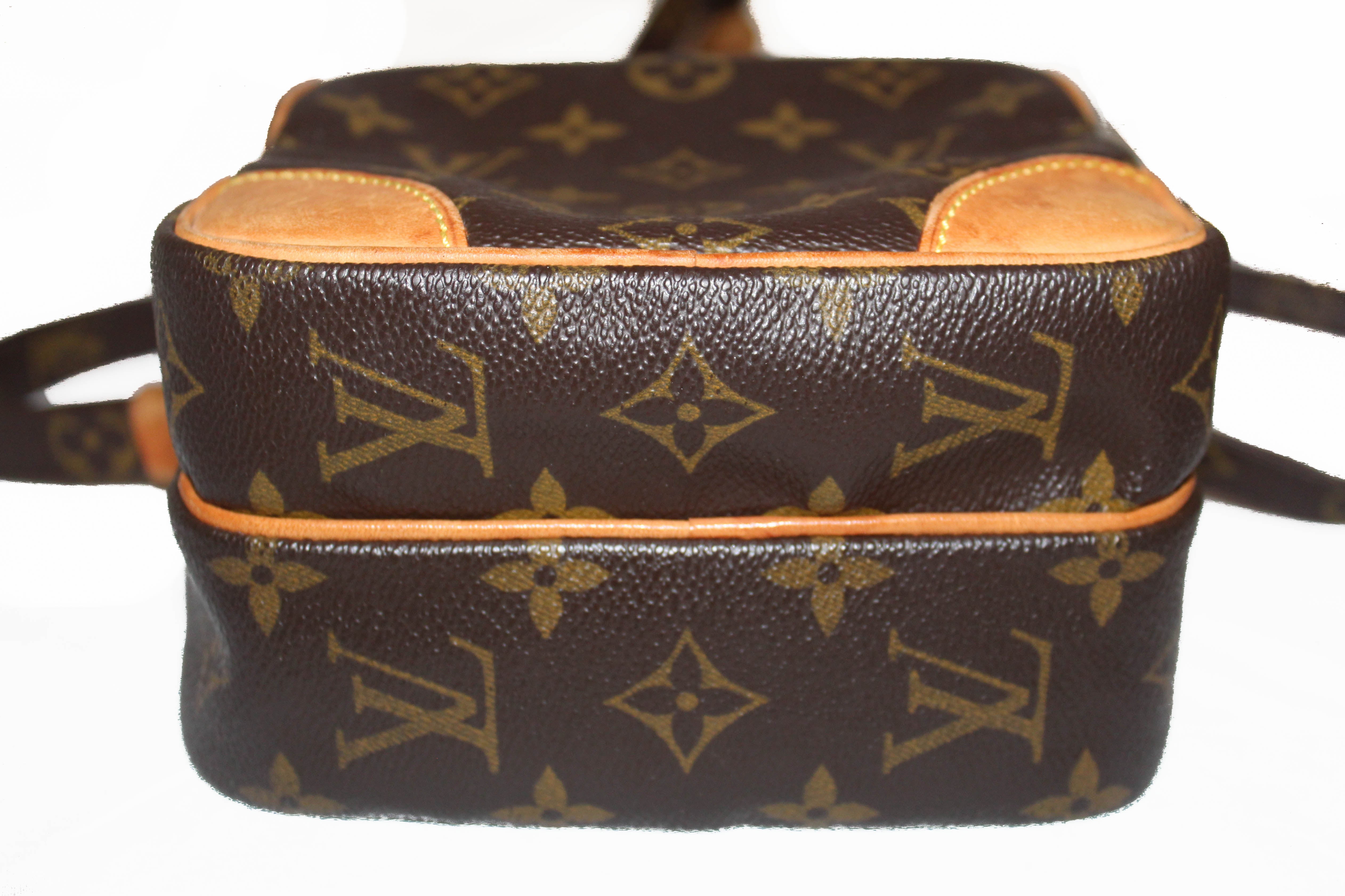 Authentic Louis Vuitton Classic Monogram Amazon Camera Case Crossbody Bag