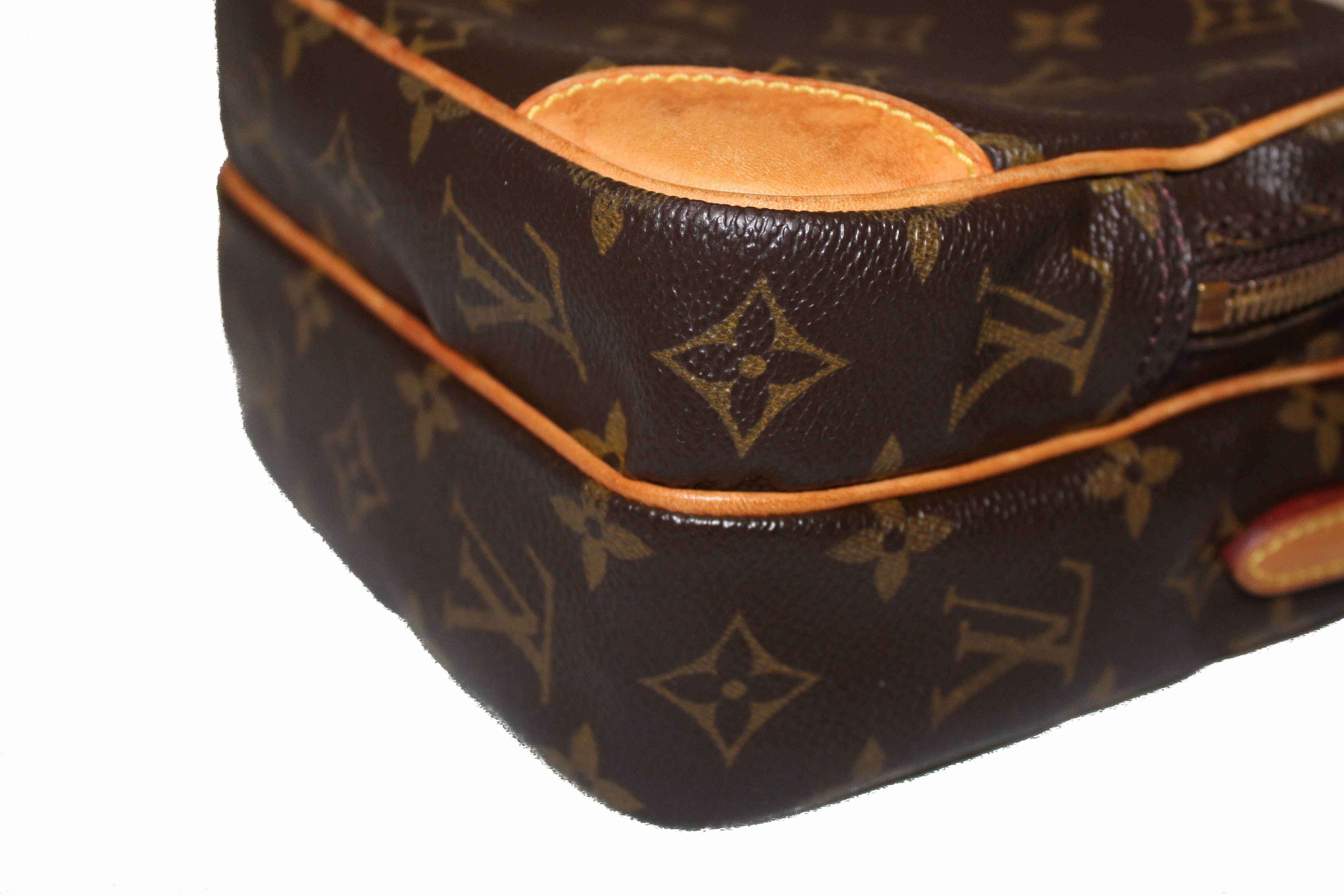 Authentic Louis Vuitton Classic Monogram Amazon Camera Case Crossbody Bag