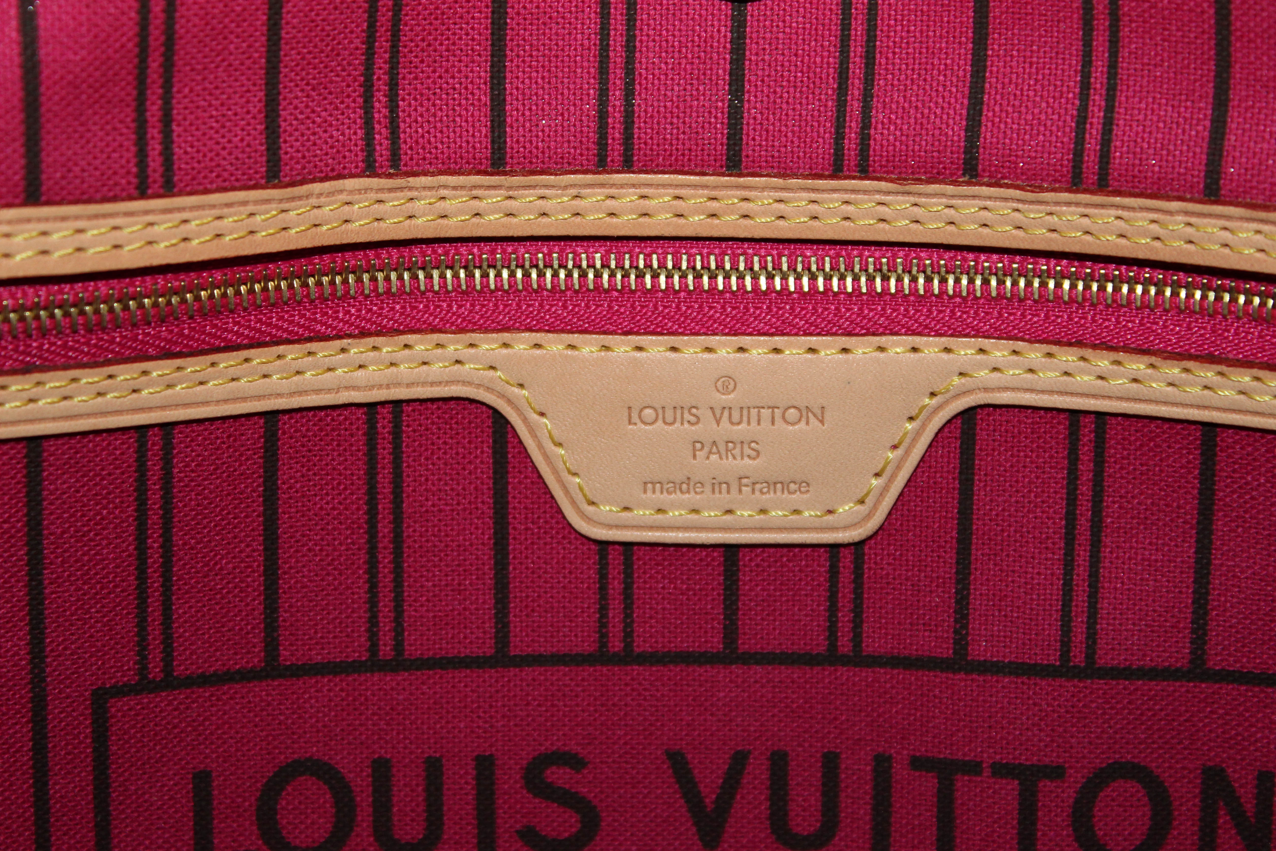 Louis Vuitton Neverfull Zip Pouch Wristlet in Monogram with Pivoine Pink  Lining - SOLD