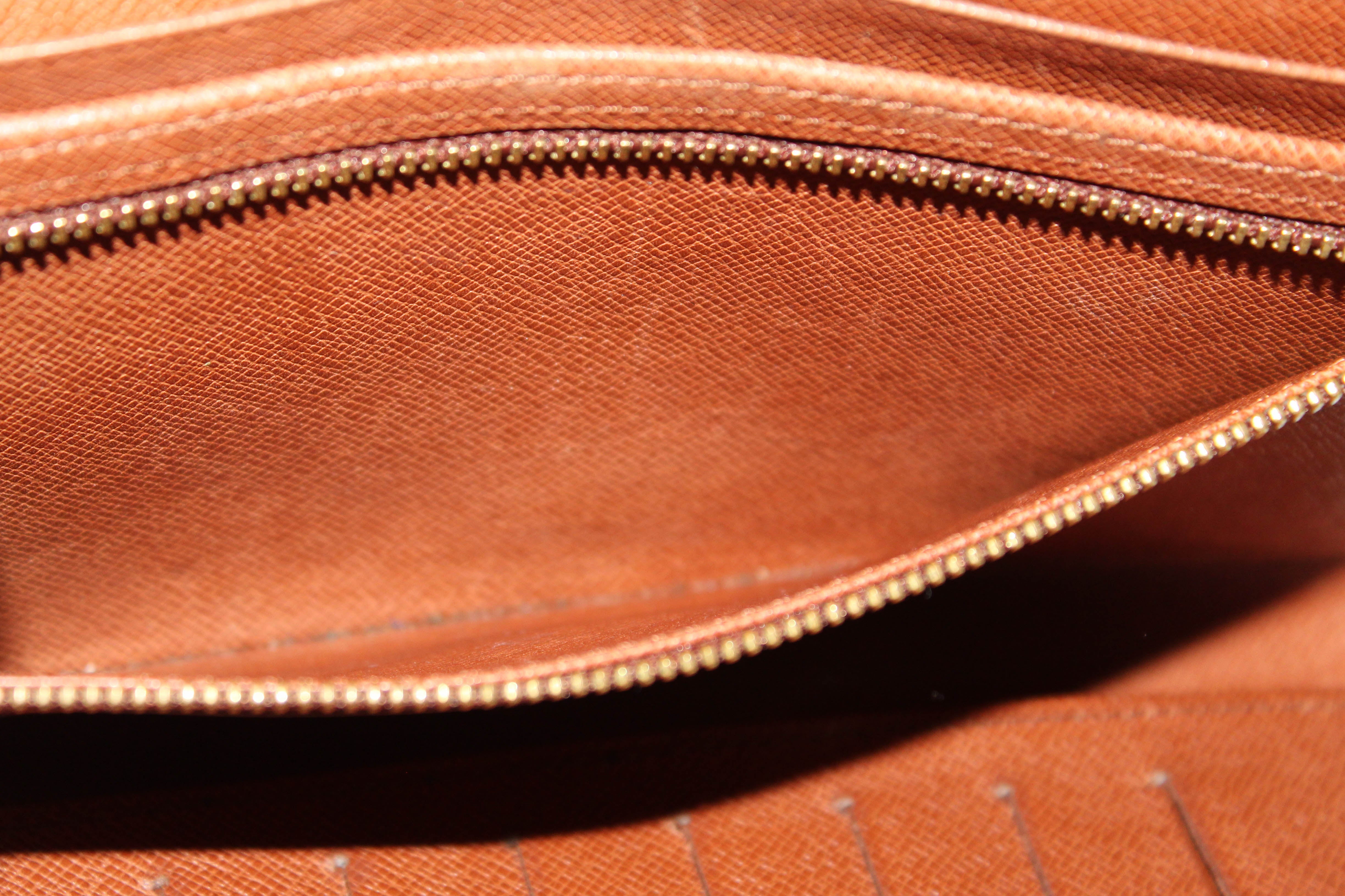 053 Pre-Owned Louis Vuitton Monogram Bifold Zip Wallet SP 0031 –  Thriftinghills LLC