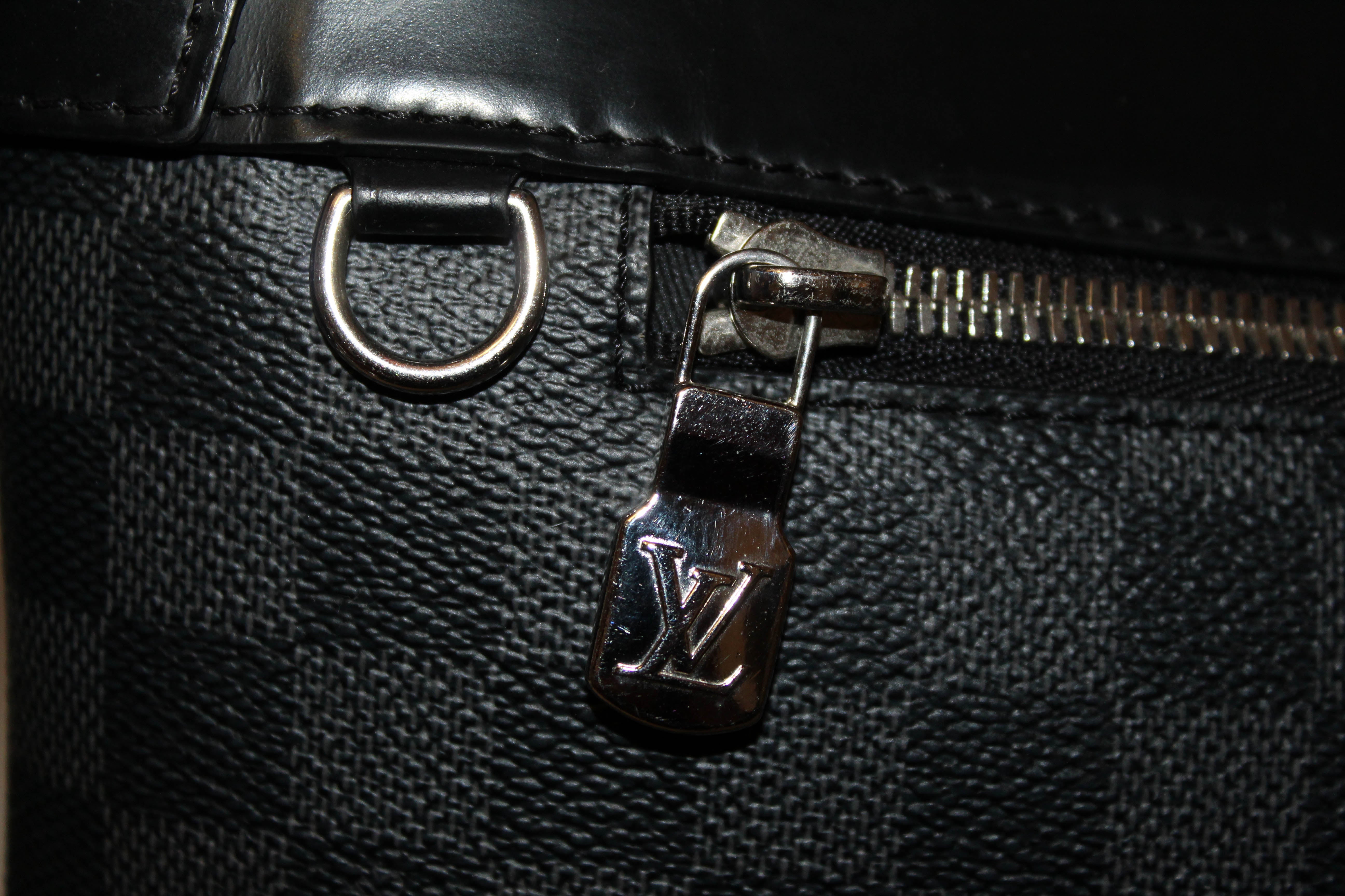 Louis Vuitton Damier Graphite Canvas Renzo Messenger Bag For Sale