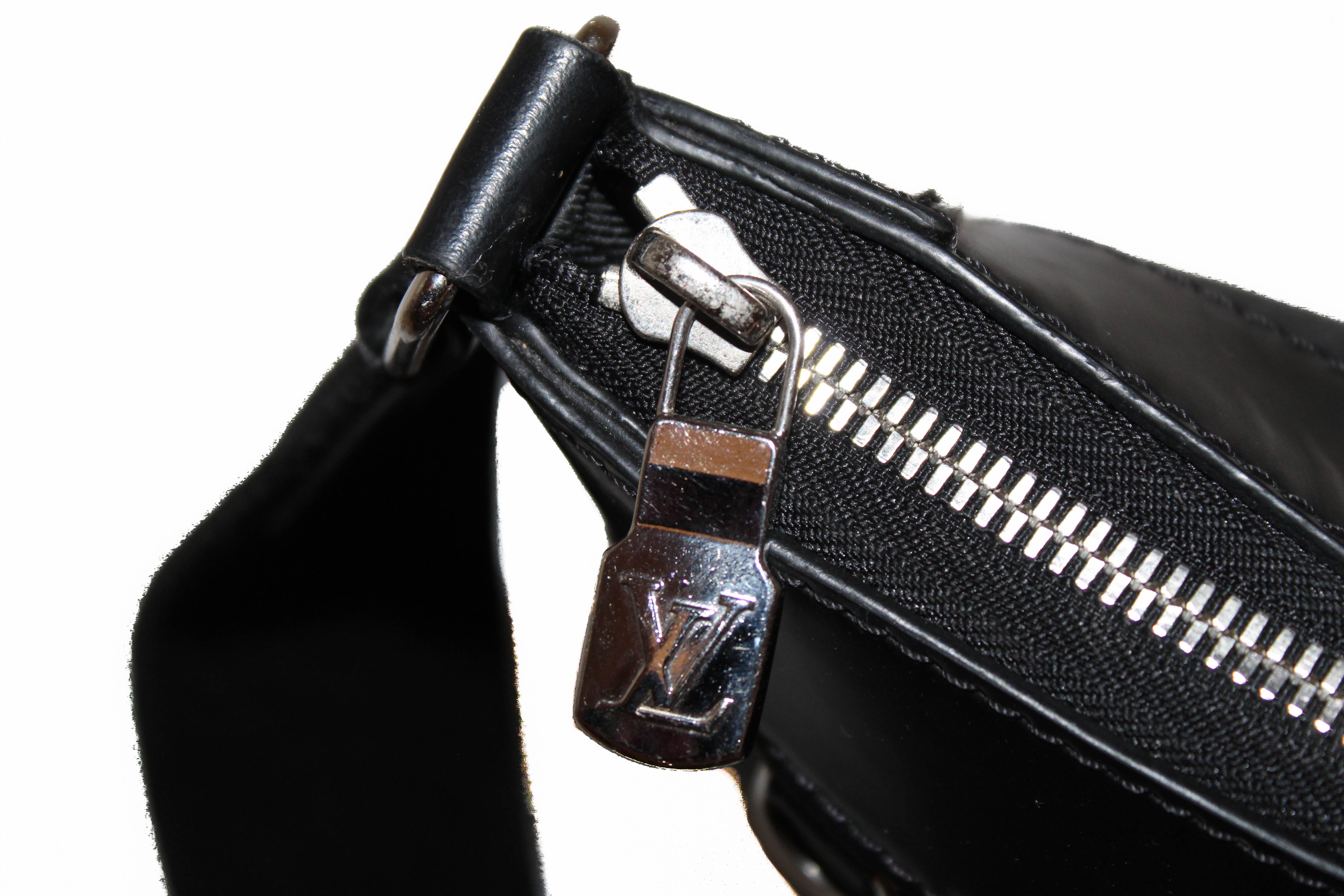 Louis Vuitton Damier Graphite Mick MM Crossbody Messenger Bag 1116lv30
