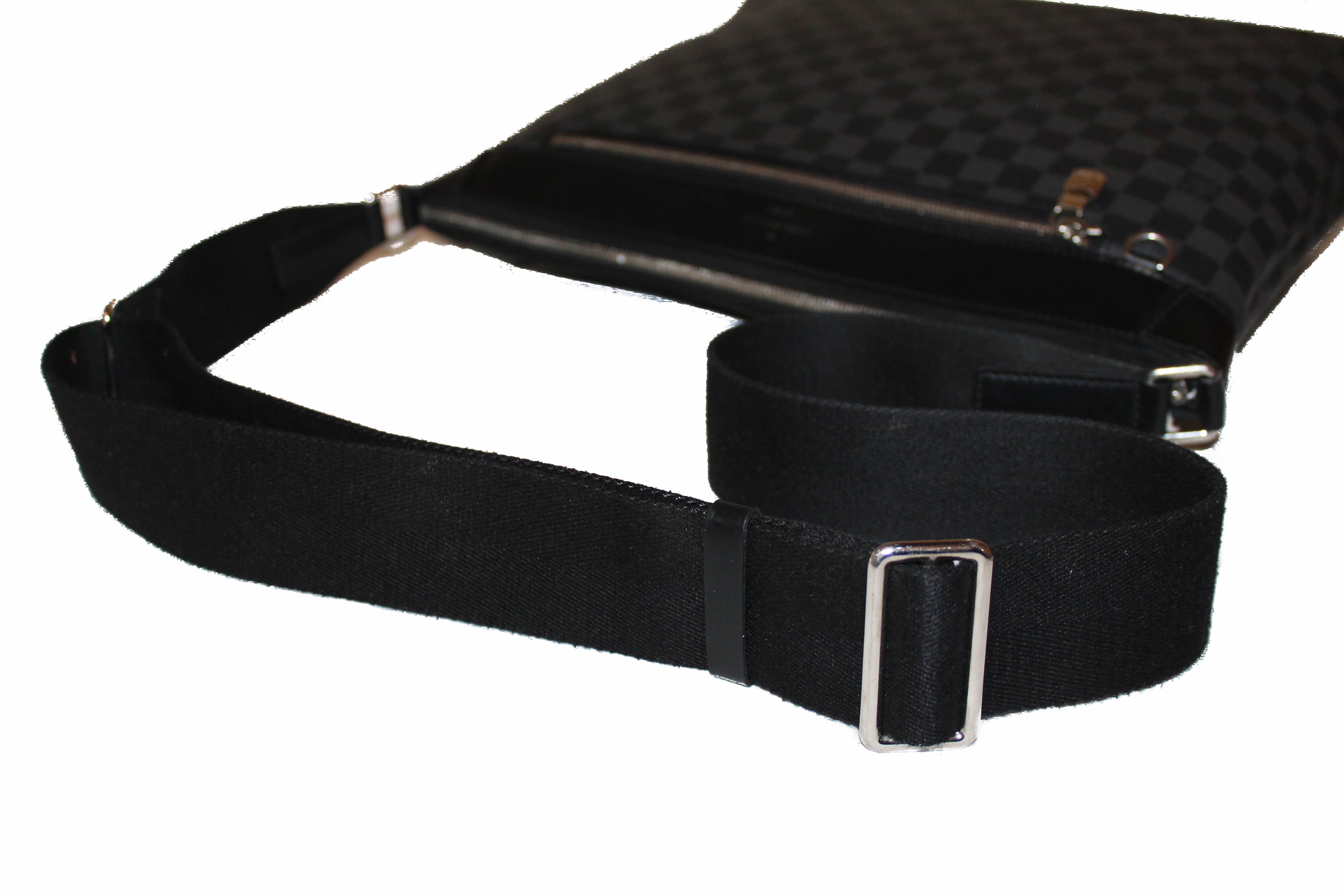 Louis Vuitton Damier Graphite Mick MM - Black Messenger Bags, Bags -  LOU819676